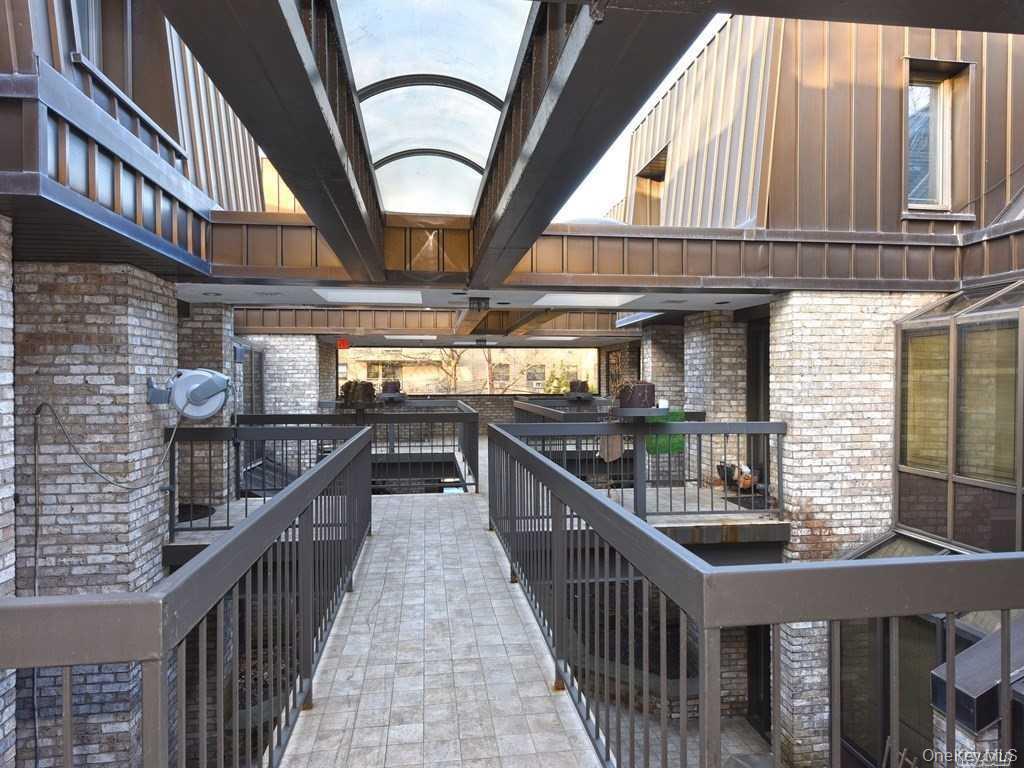 130 S Middle Neck Road # 2, Great Neck, NY 11021