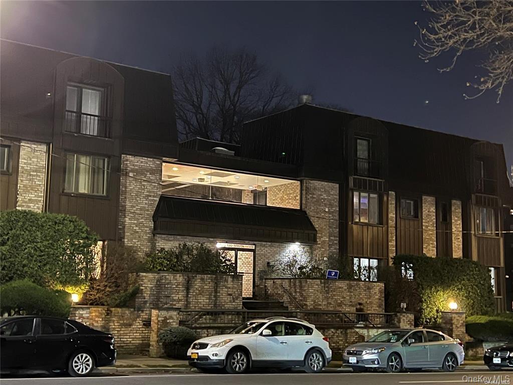 130 S Middle Neck Road # 2, Great Neck, NY 11021