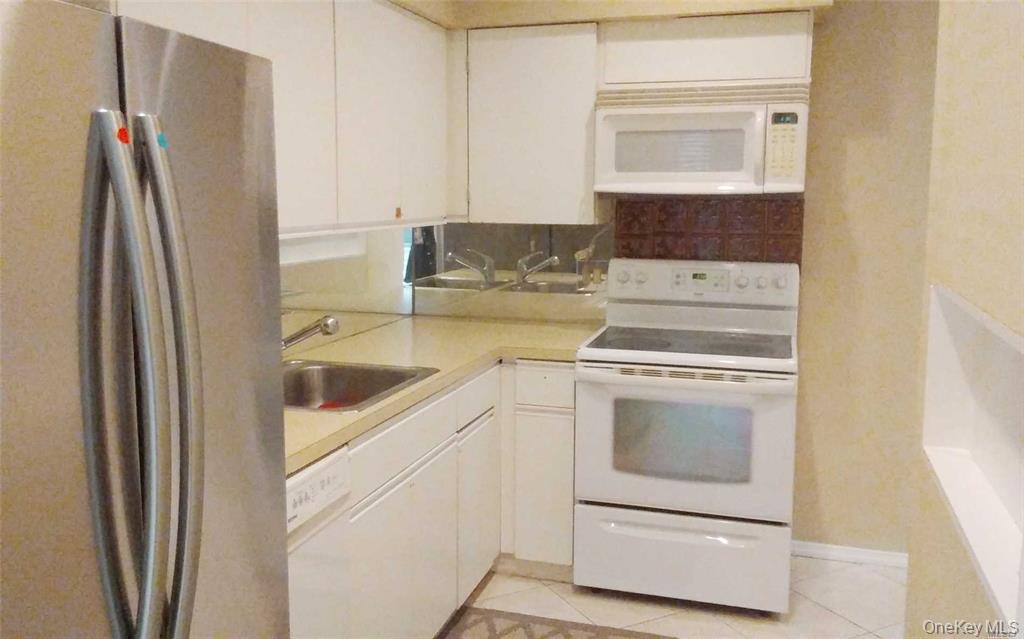 130 S Middle Neck Road # 2, Great Neck, NY 11021