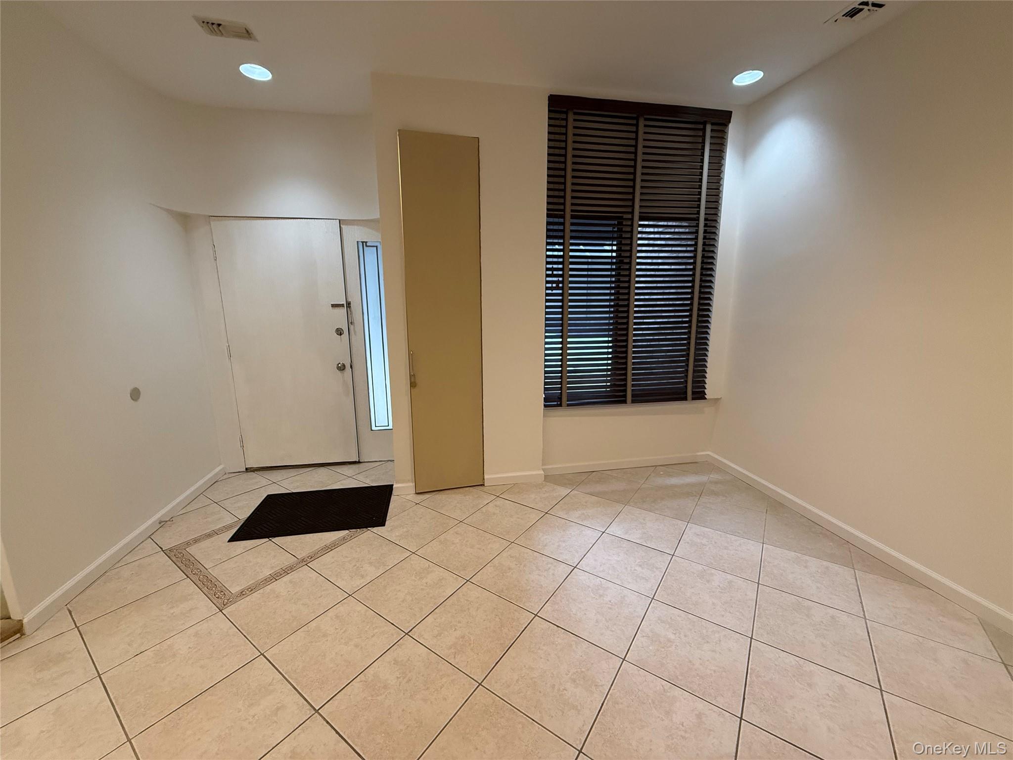 130 S Middle Neck Road # 2, Great Neck, NY 11021