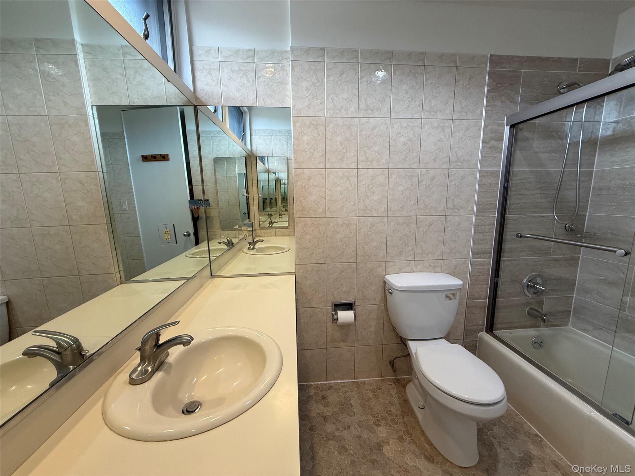 130 S Middle Neck Road # 2, Great Neck, NY 11021