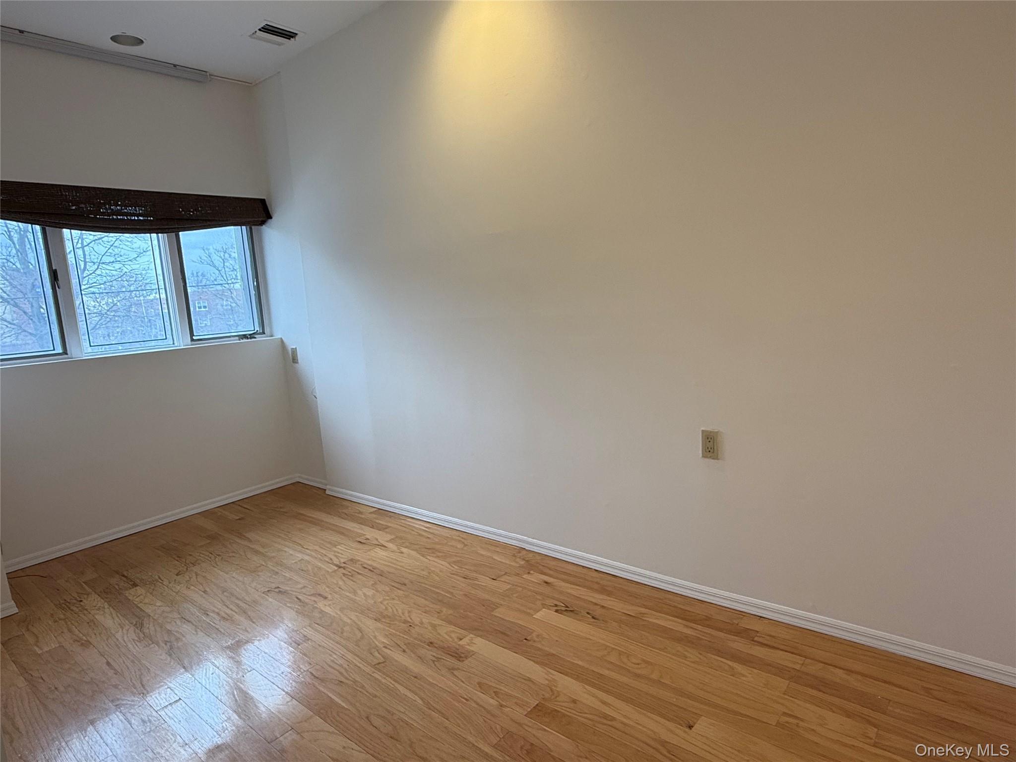 130 S Middle Neck Road # 2, Great Neck, NY 11021