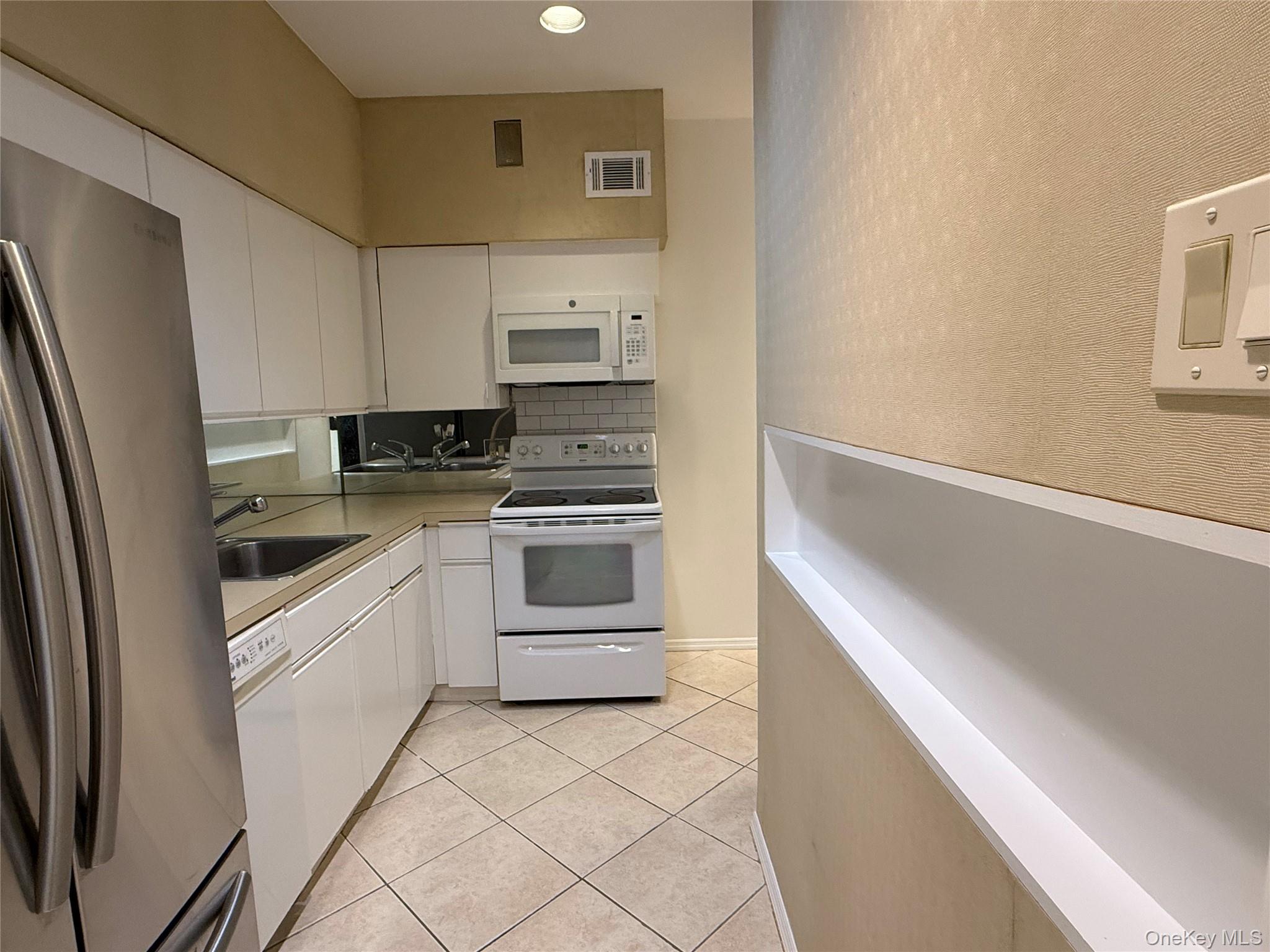 130 S Middle Neck Road # 2, Great Neck, NY 11021