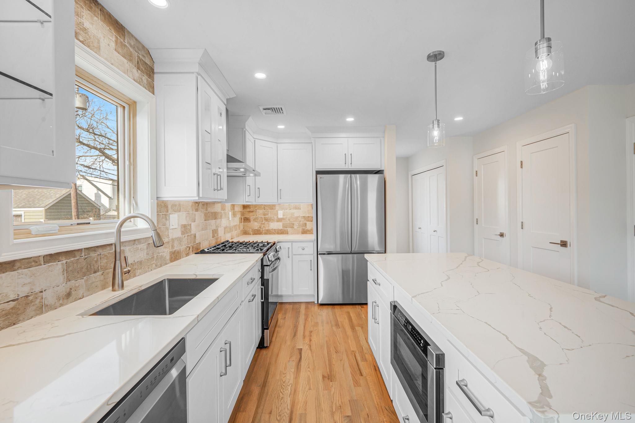 115 Riviera Parkway, Lindenhurst, NY 11757