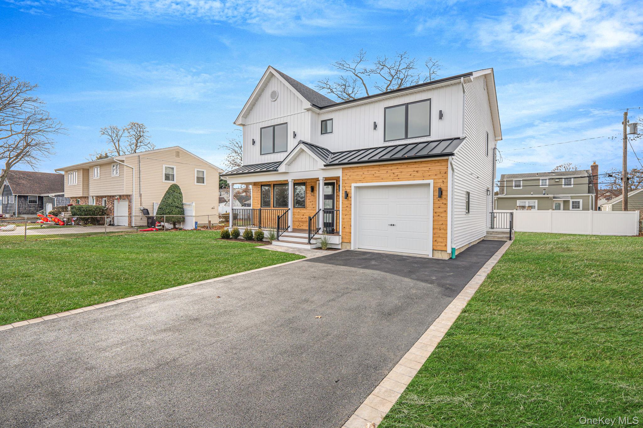 115 Riviera Parkway, Lindenhurst, NY 11757