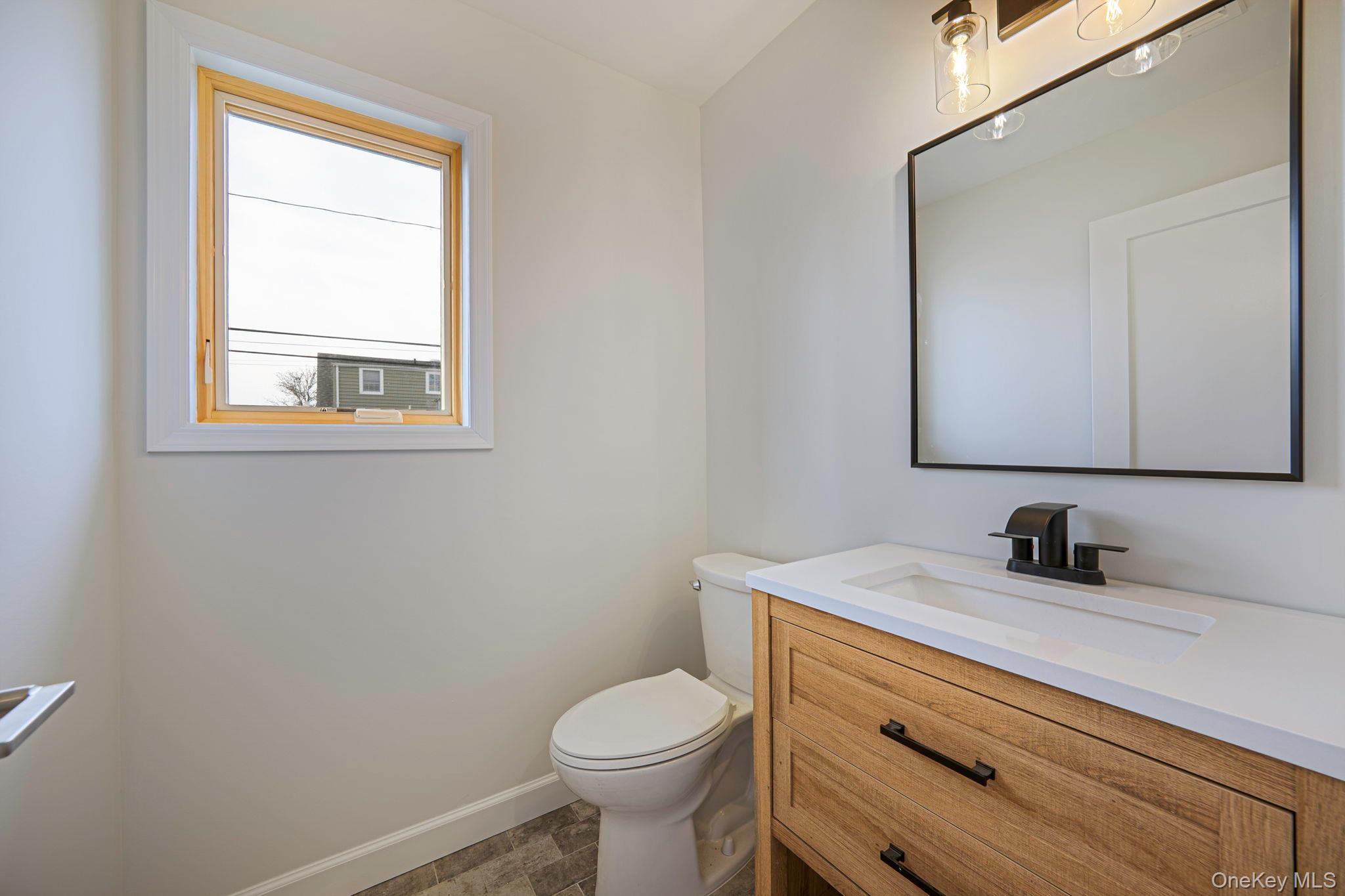 115 Riviera Parkway, Lindenhurst, NY 11757