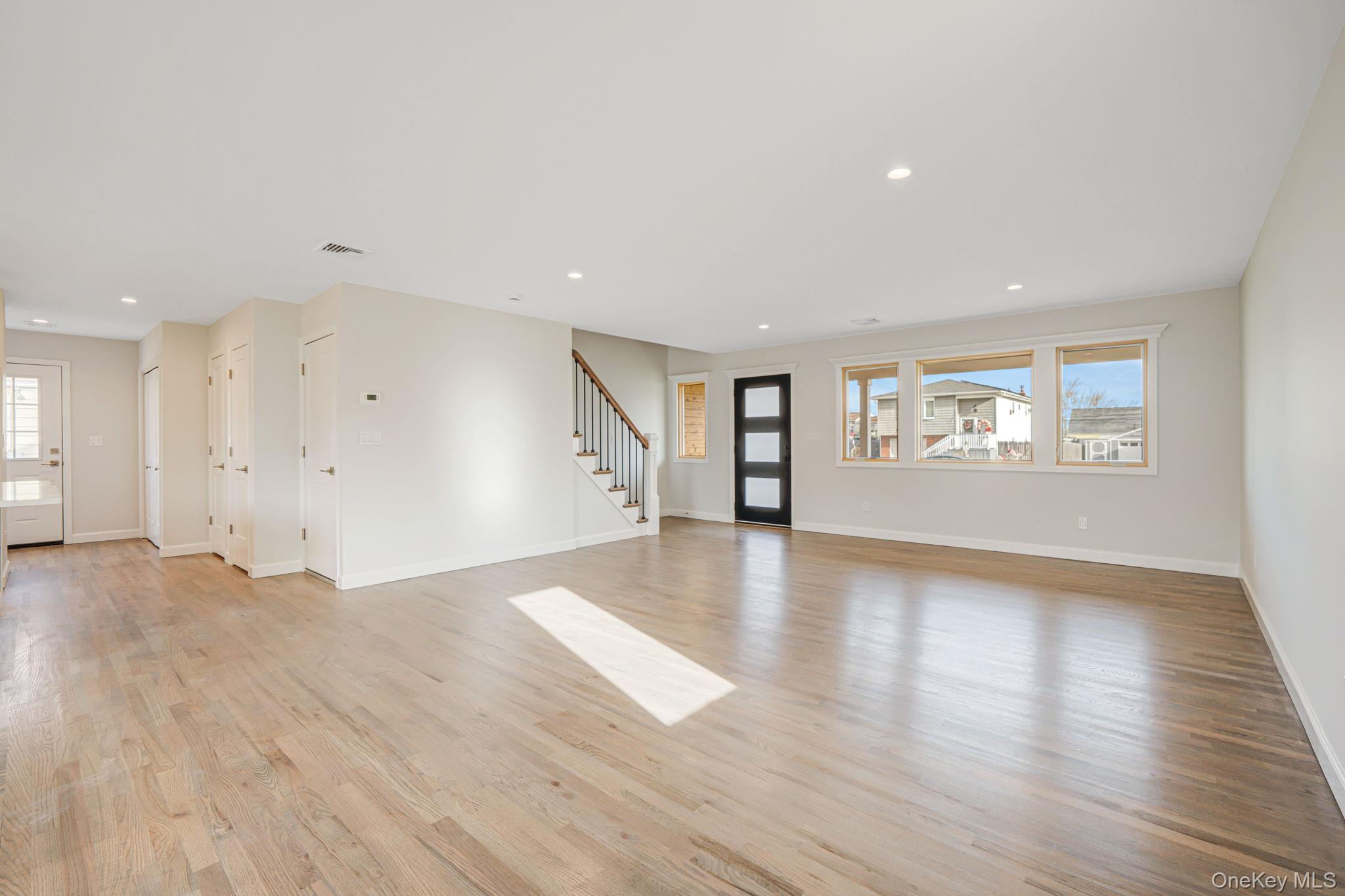 115 Riviera Parkway, Lindenhurst, NY 11757