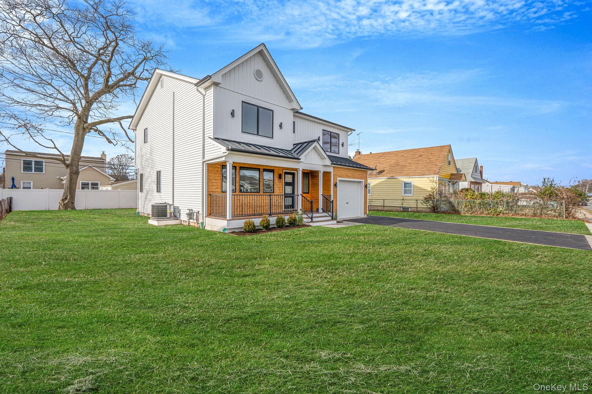 115 Riviera Parkway, Lindenhurst, NY 11757