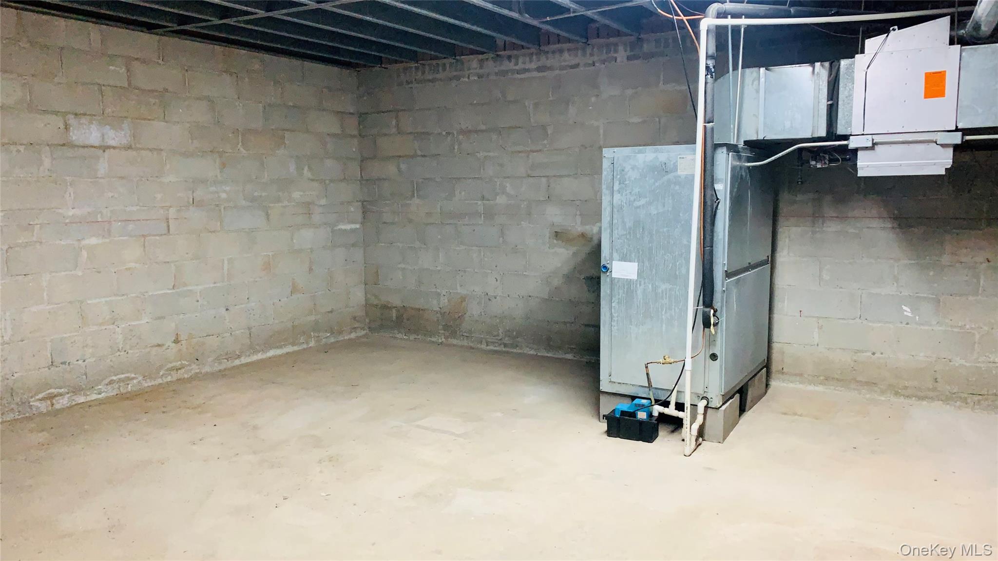 13681 Roosevelt Avenue, Flushing, NY 11354