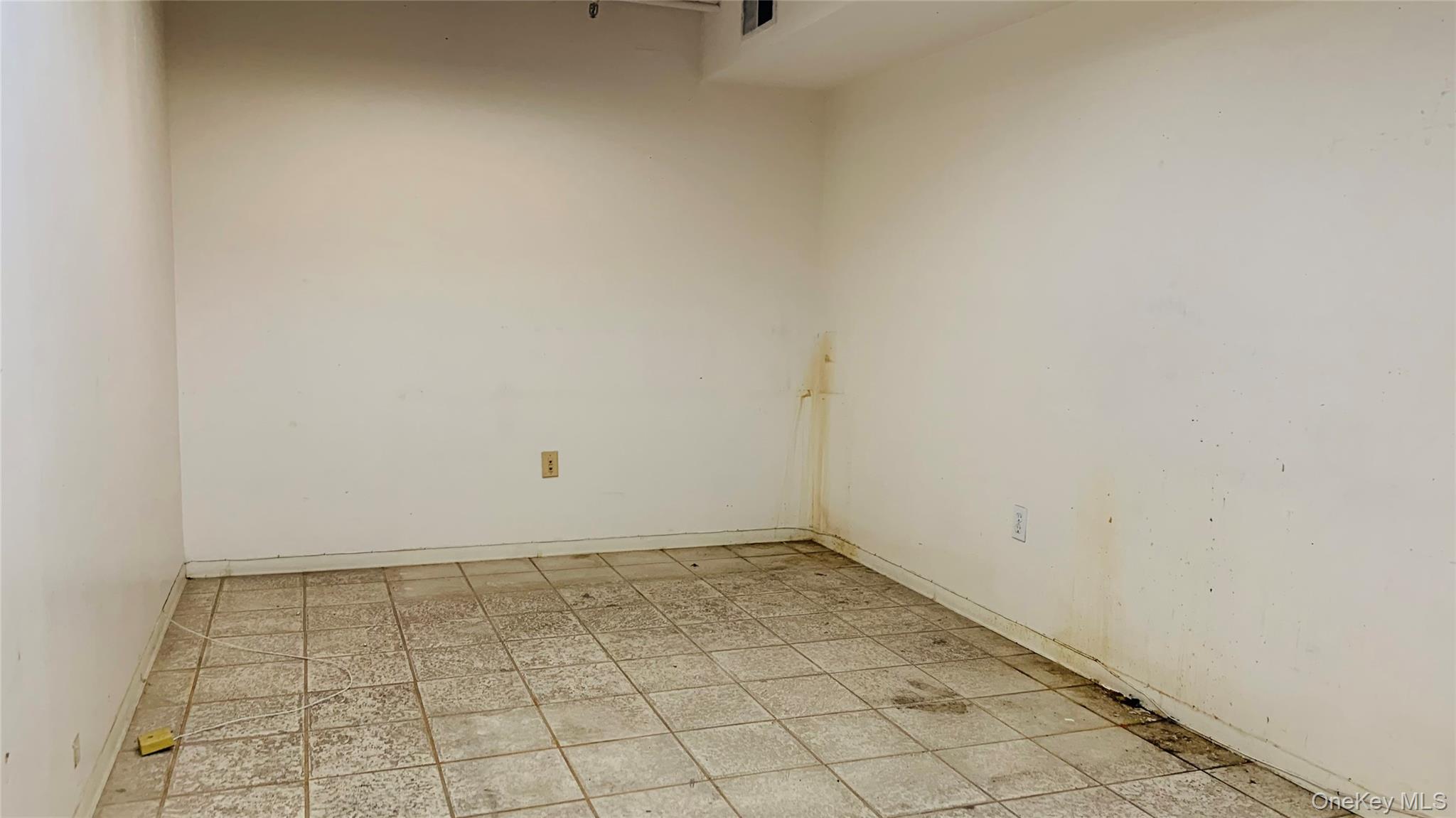 13681 Roosevelt Avenue, Flushing, NY 11354