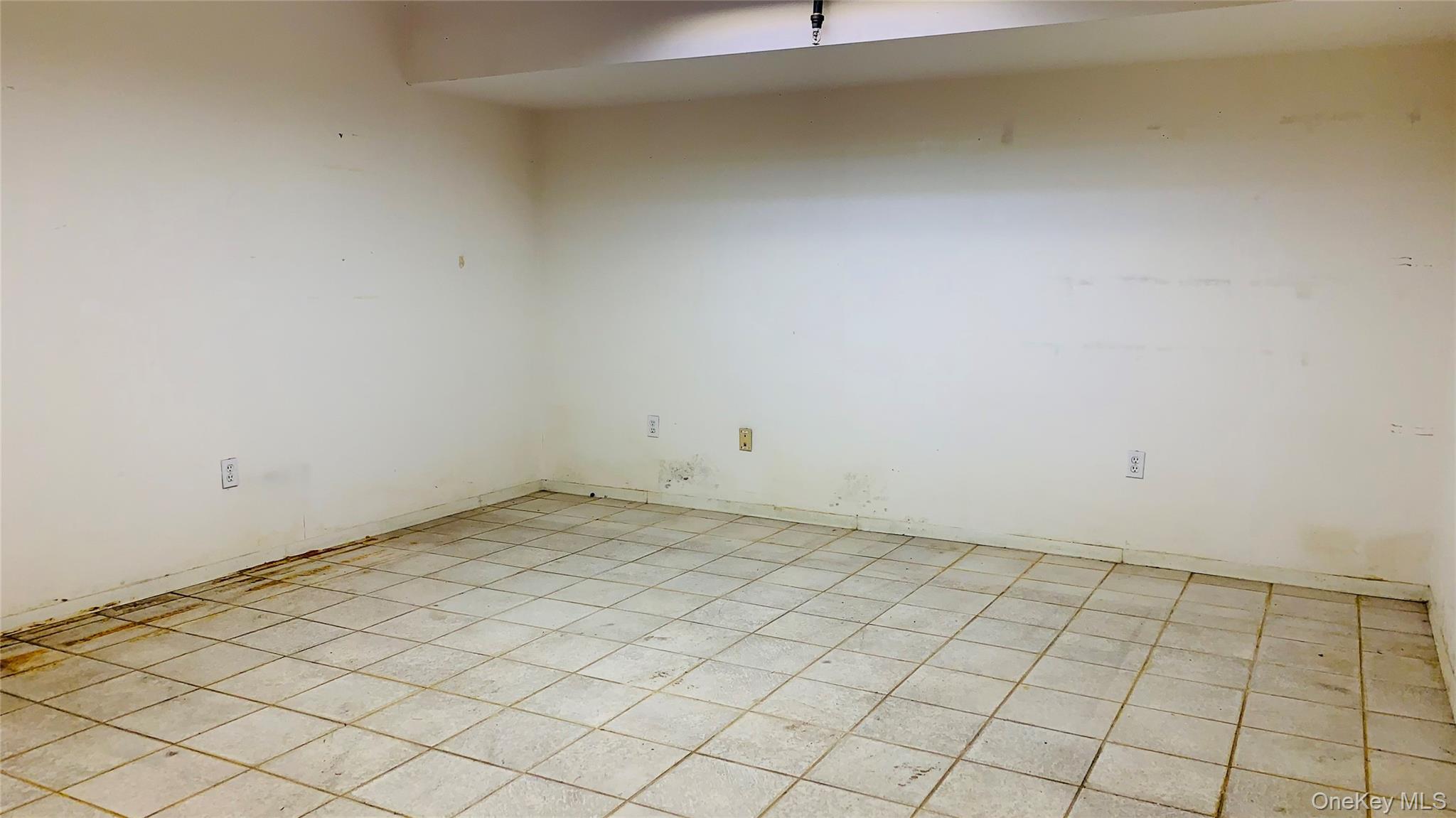 13681 Roosevelt Avenue, Flushing, NY 11354