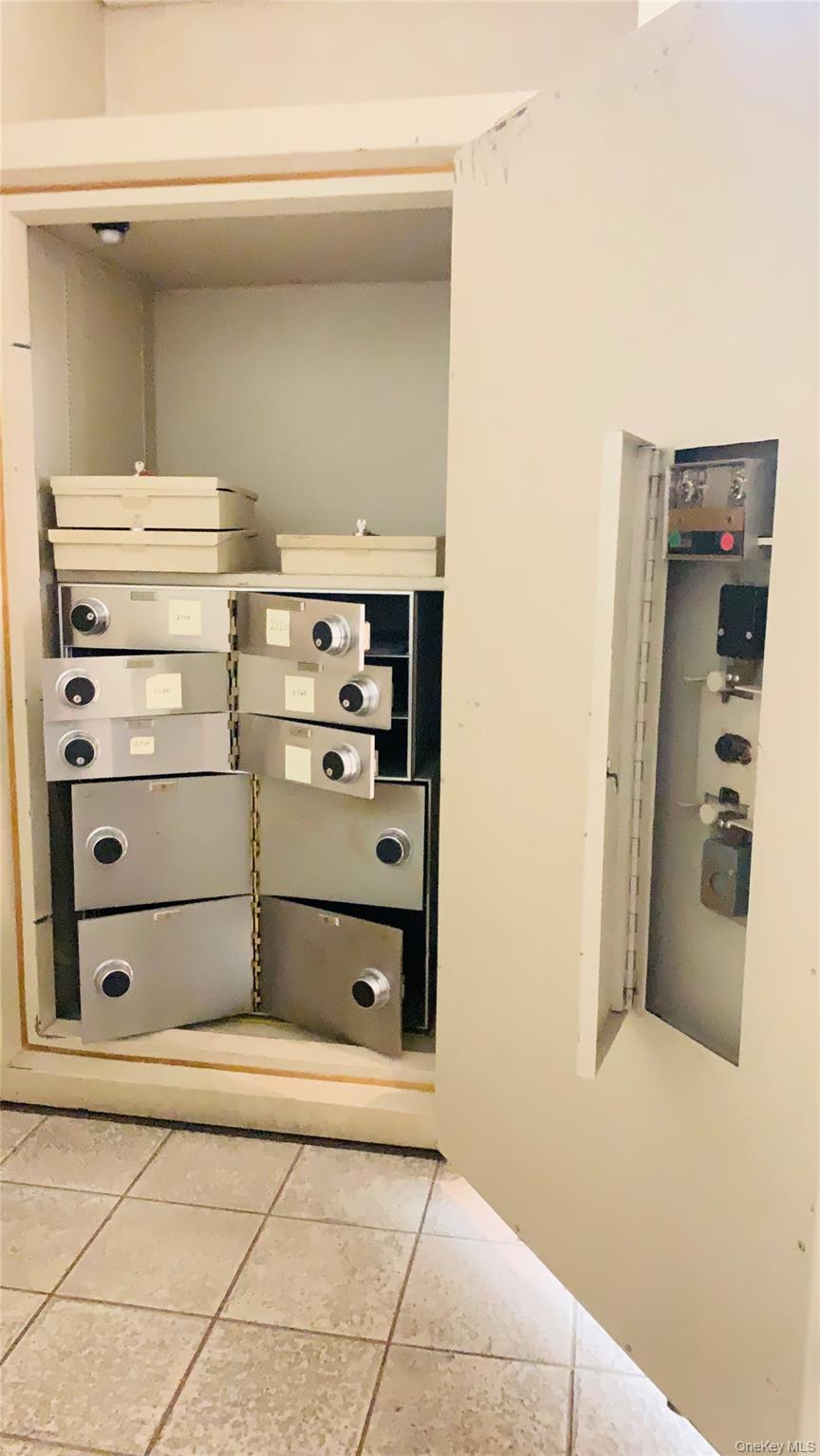 13681 Roosevelt Avenue, Flushing, NY 11354