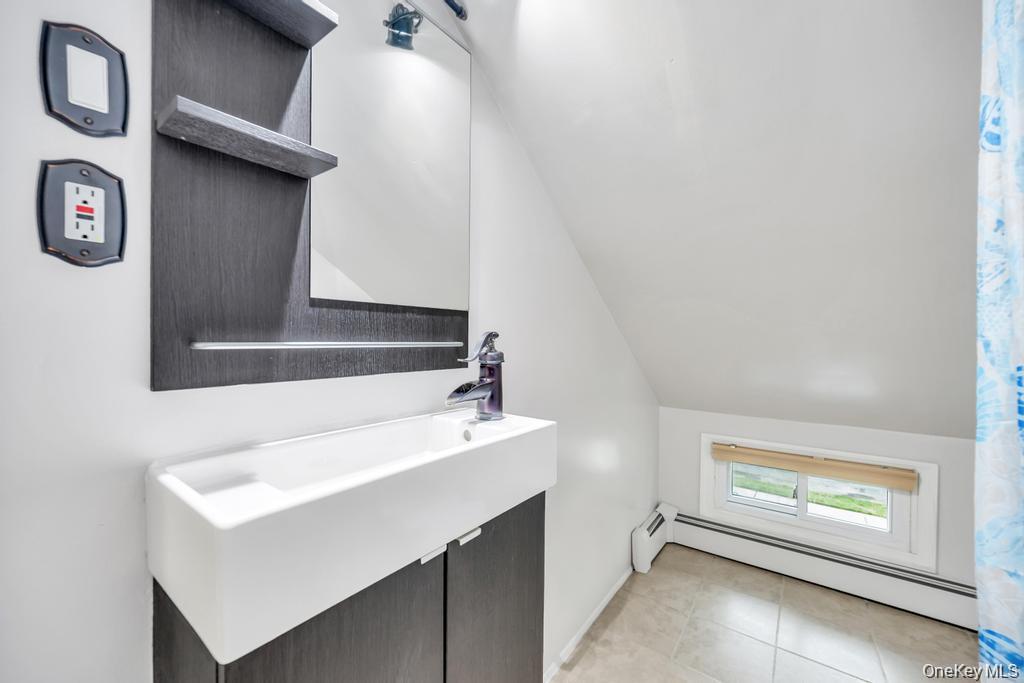 46 Hardy Lane, Westbury, NY 11590