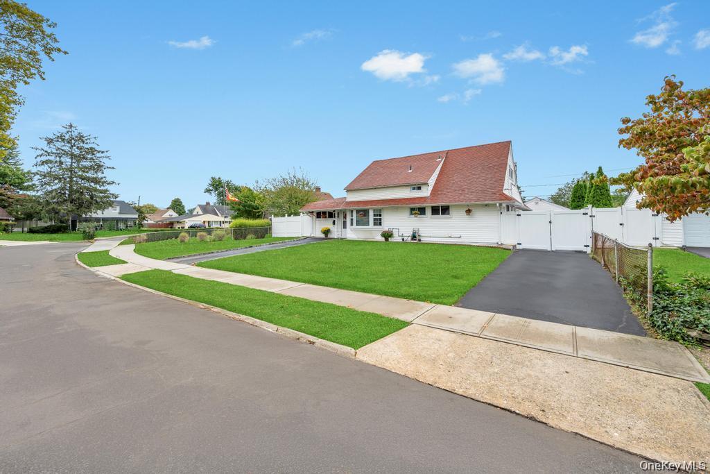 46 Hardy Lane, Westbury, NY 11590