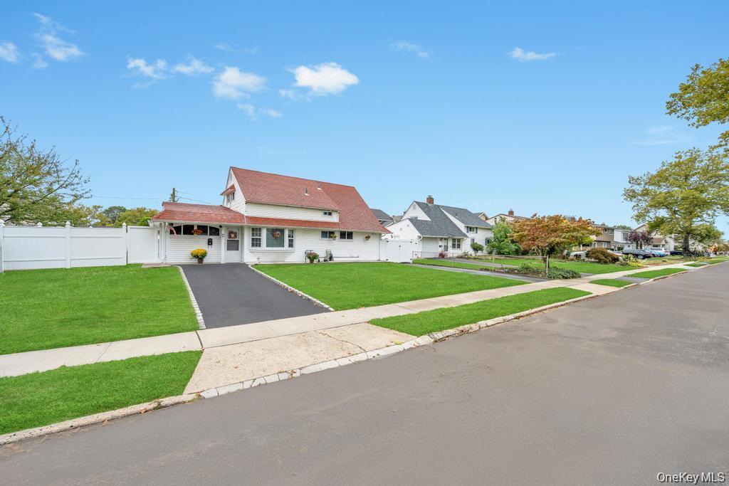 46 Hardy Lane, Westbury, NY 11590