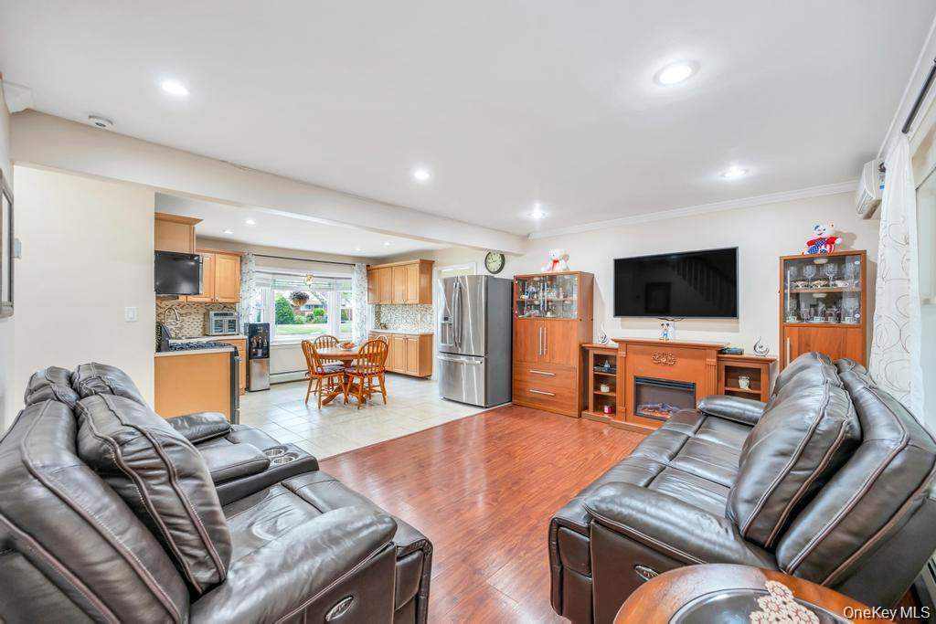 46 Hardy Lane, Westbury, NY 11590