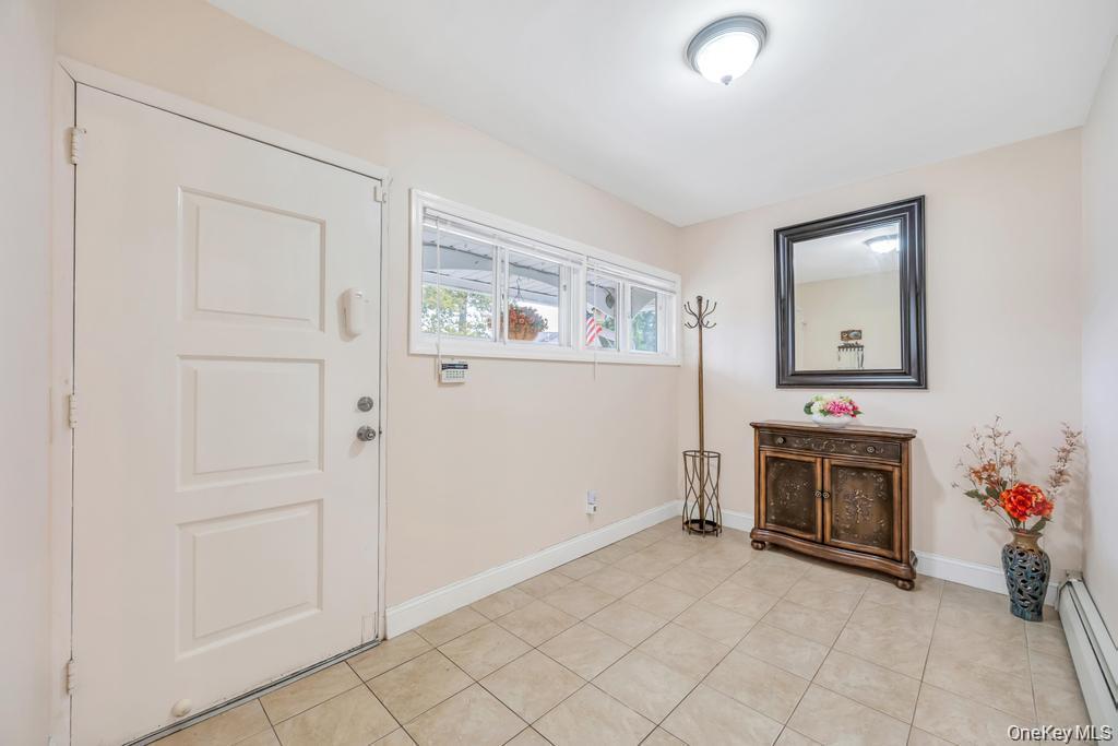 46 Hardy Lane, Westbury, NY 11590