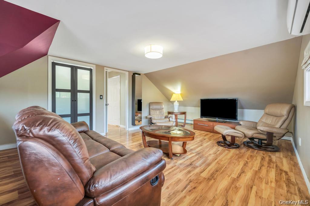 46 Hardy Lane, Westbury, NY 11590