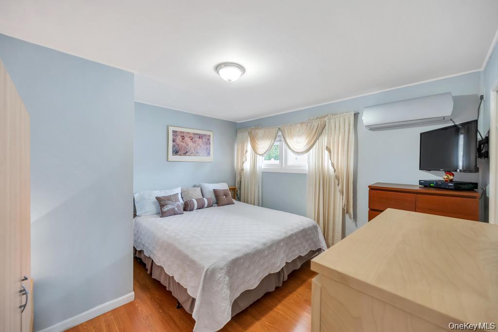 46 Hardy Lane, Westbury, NY 11590