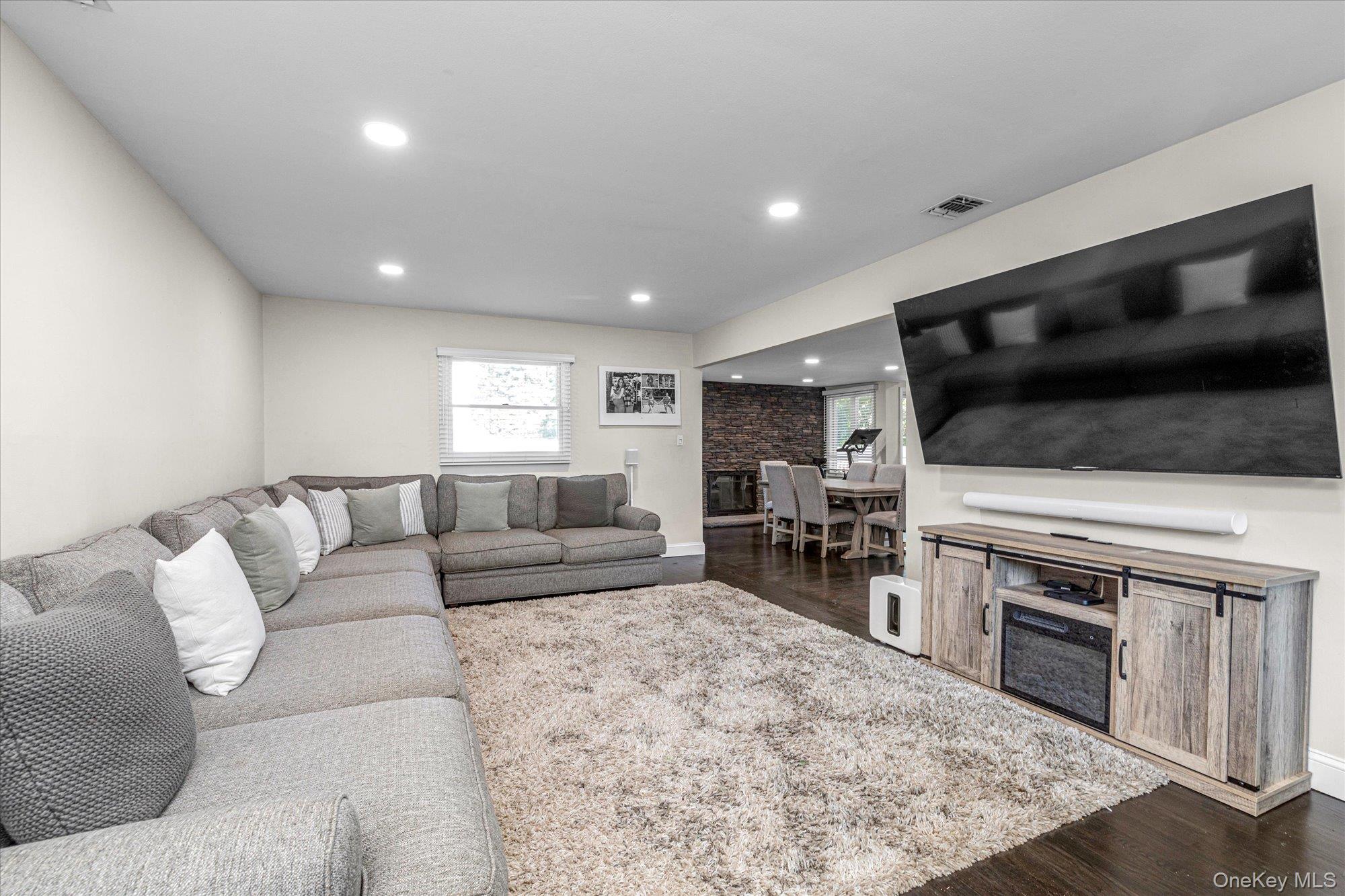 702 10th Avenue, East Northport, NY 11731