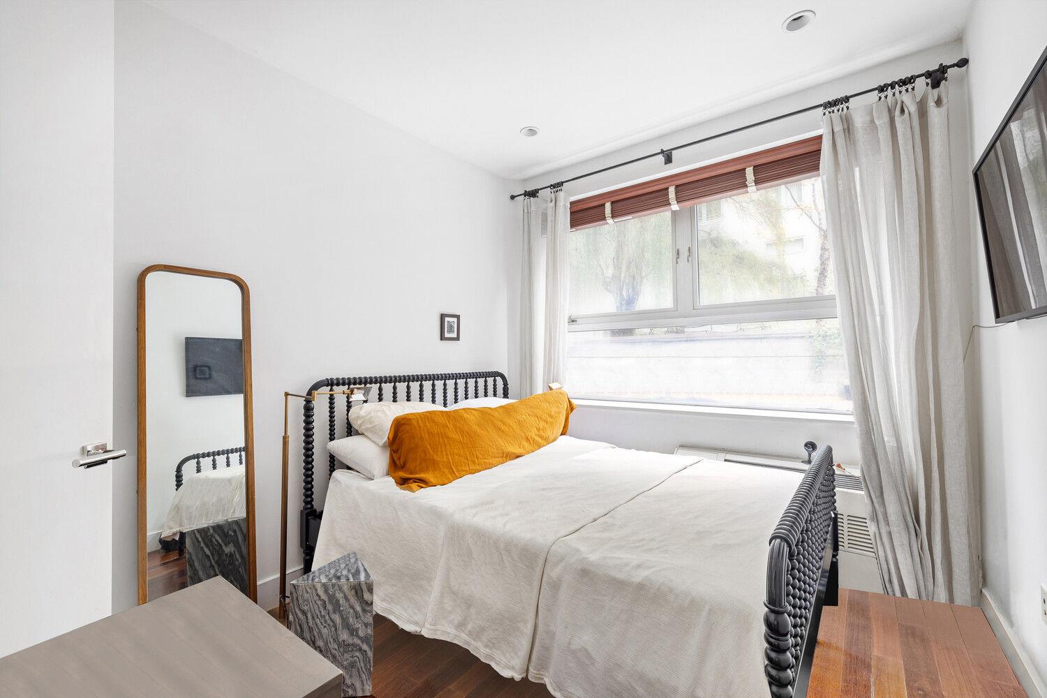 129 METROPOLITAN Avenue # 1B, Brooklyn, NY 11211