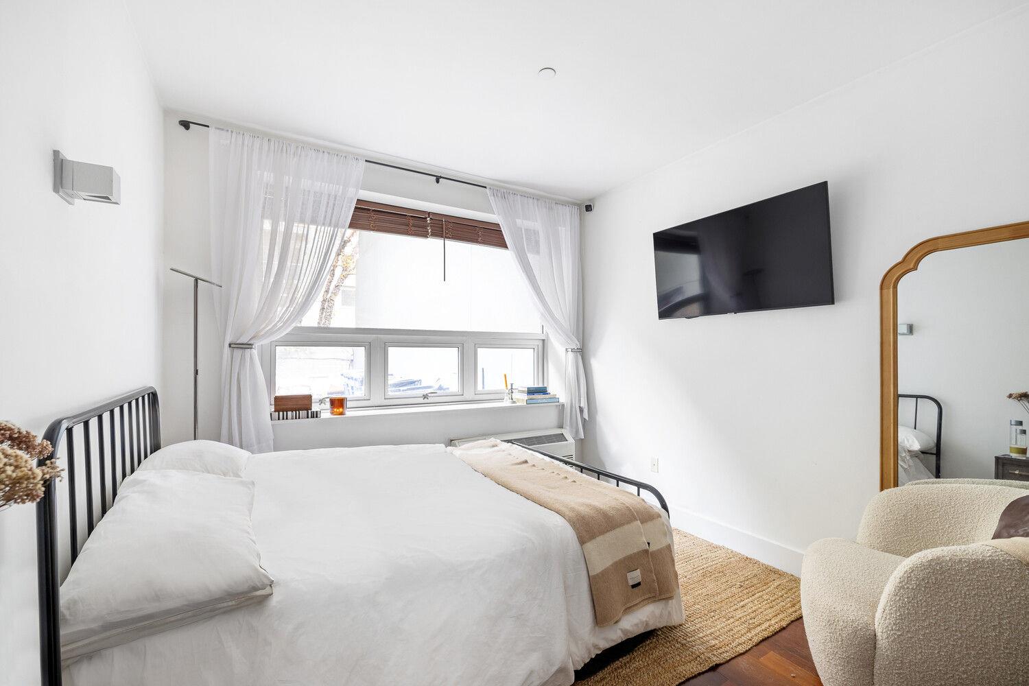 129 METROPOLITAN Avenue # 1B, Brooklyn, NY 11211