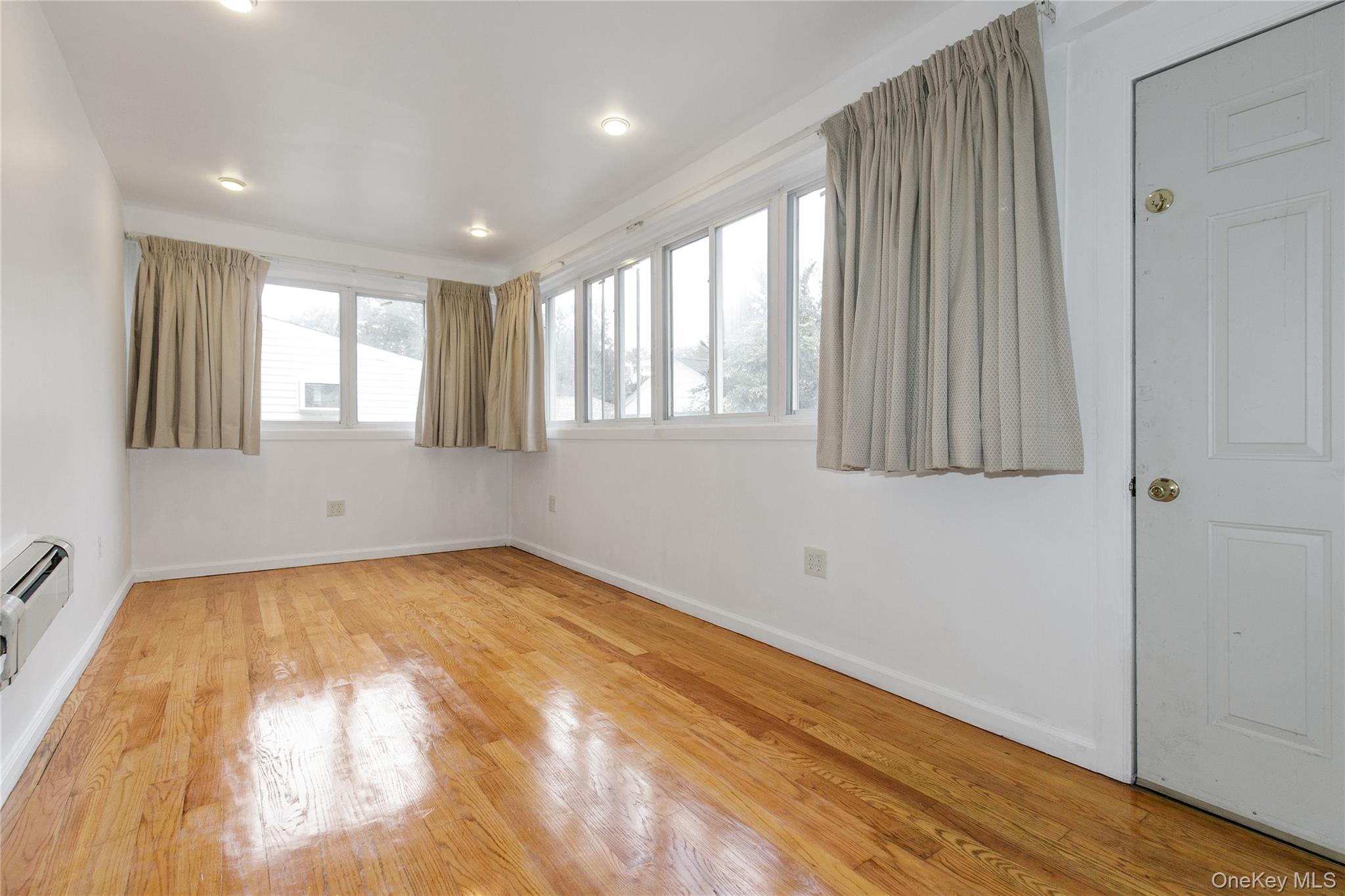 4623 Arcadia Lane, Great Neck, NY 11020