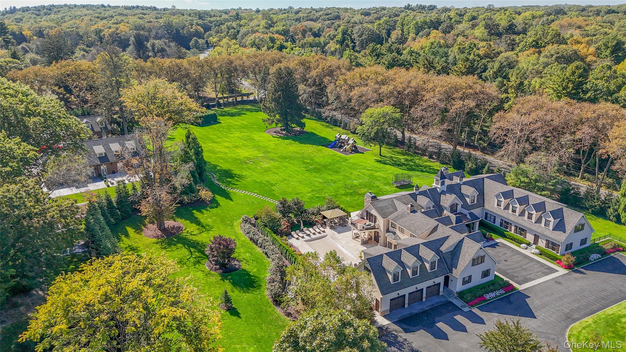 15 High Ridge Lane, Matinecock, NY 11771