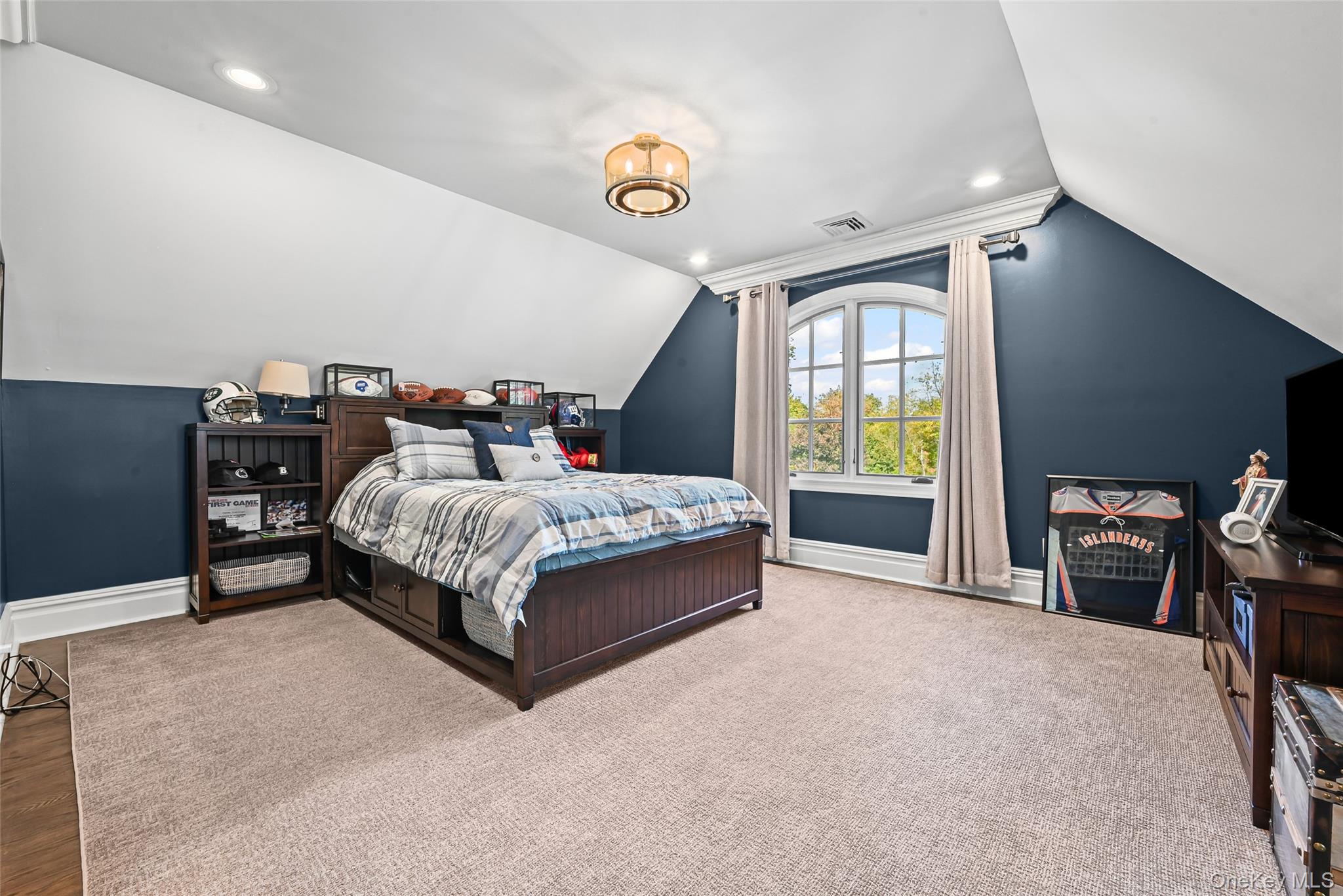 15 High Ridge Lane, Matinecock, NY 11771