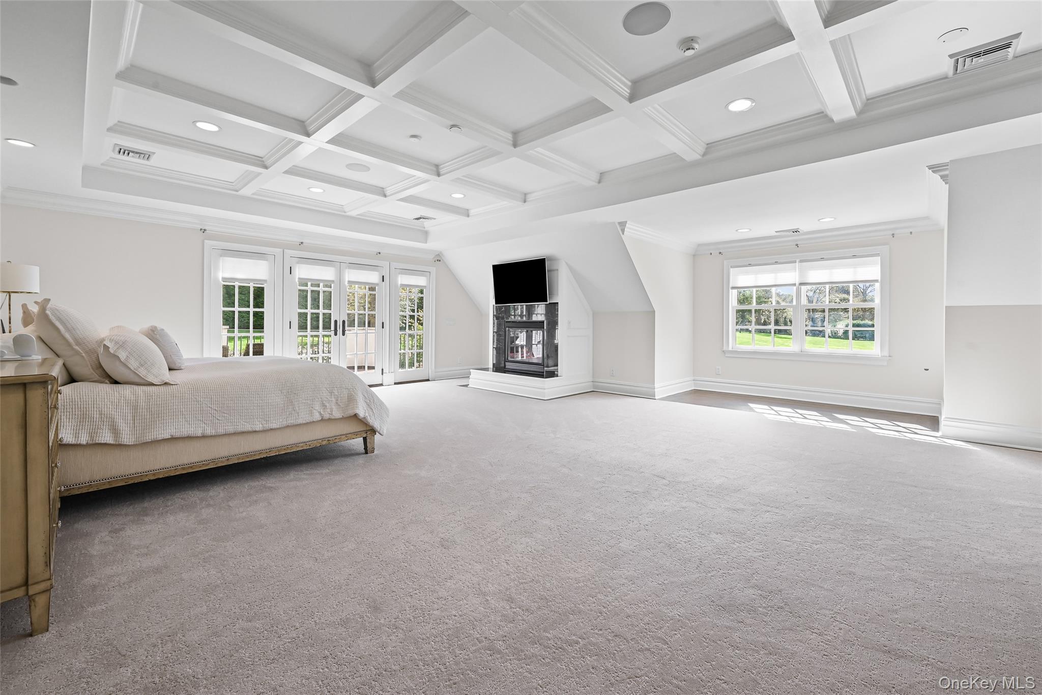 15 High Ridge Lane, Matinecock, NY 11771