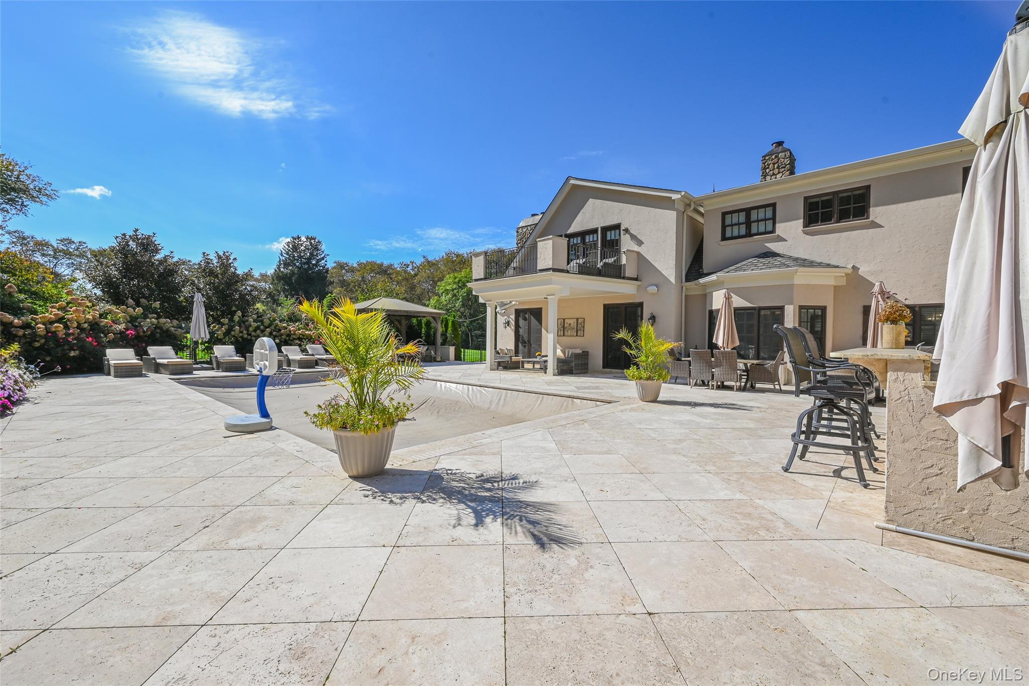 15 High Ridge Lane, Matinecock, NY 11771