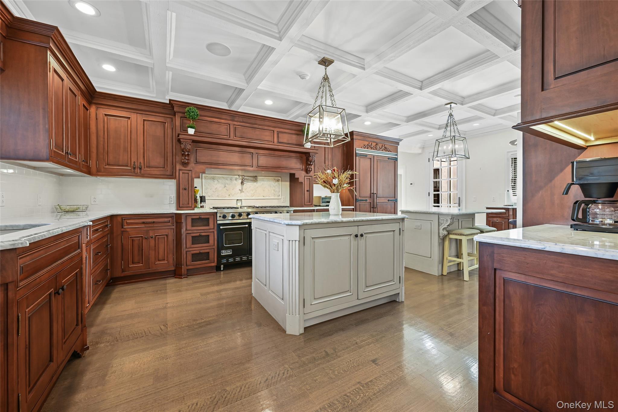 15 High Ridge Lane, Matinecock, NY 11771