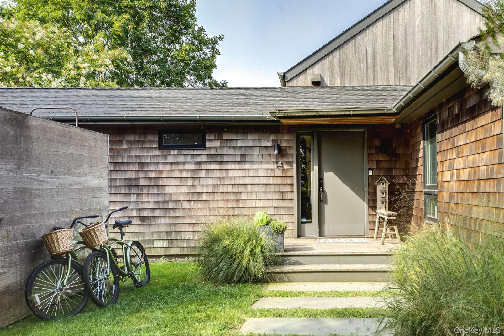 14 Indian Wells Highway, East Hampton, NY 11930