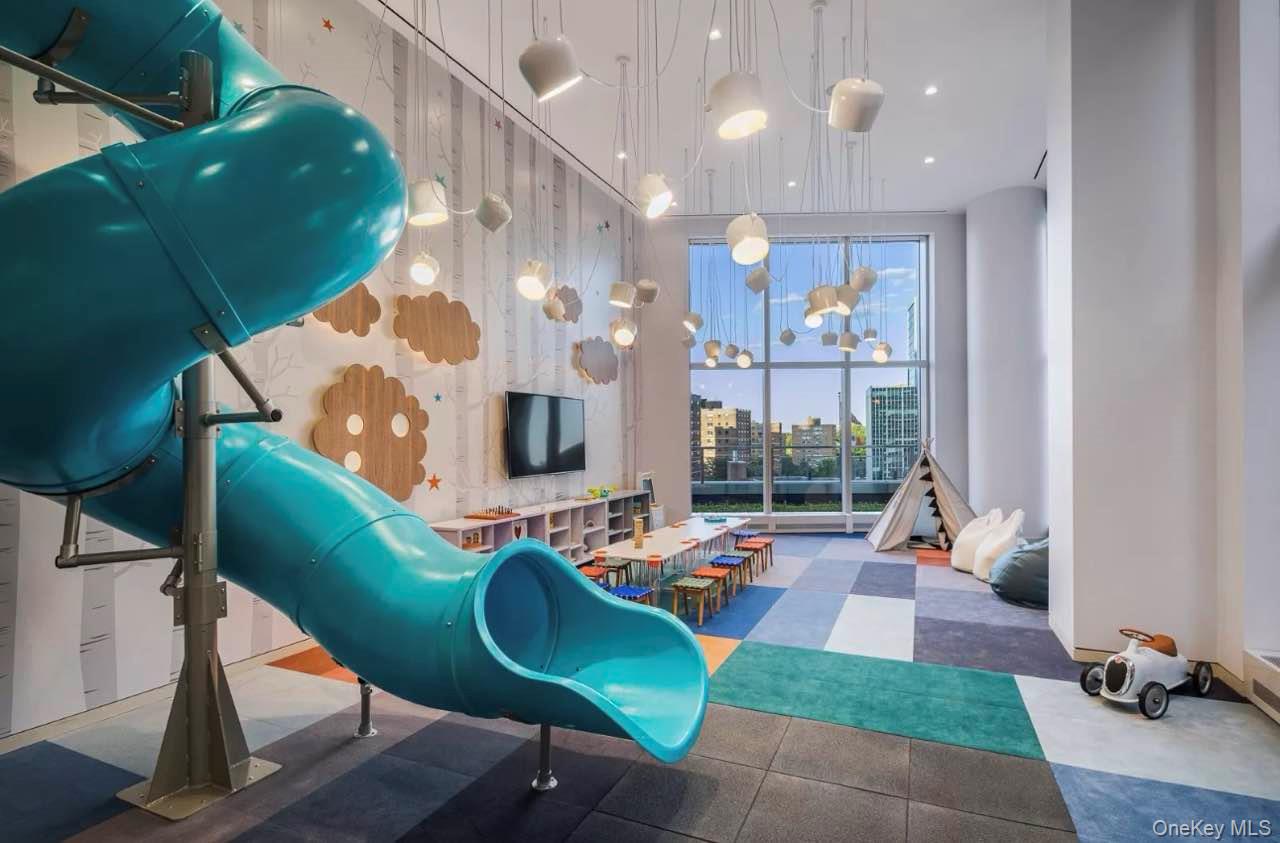 131-03 40th Road # 18E, Flushing, NY 11354