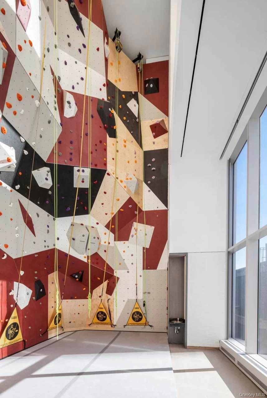 131-03 40th Road # 18E, Flushing, NY 11354