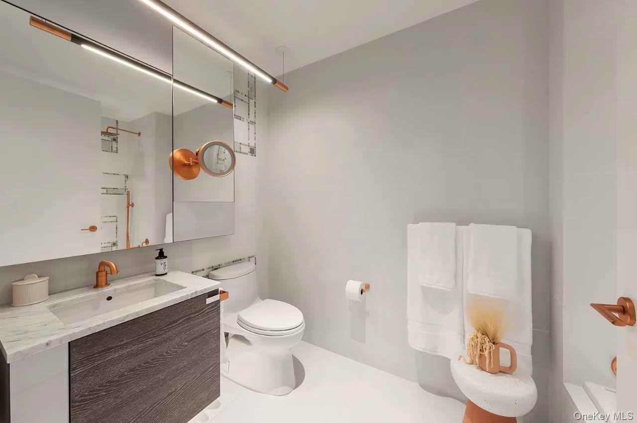 131-03 40th Road # 18E, Flushing, NY 11354