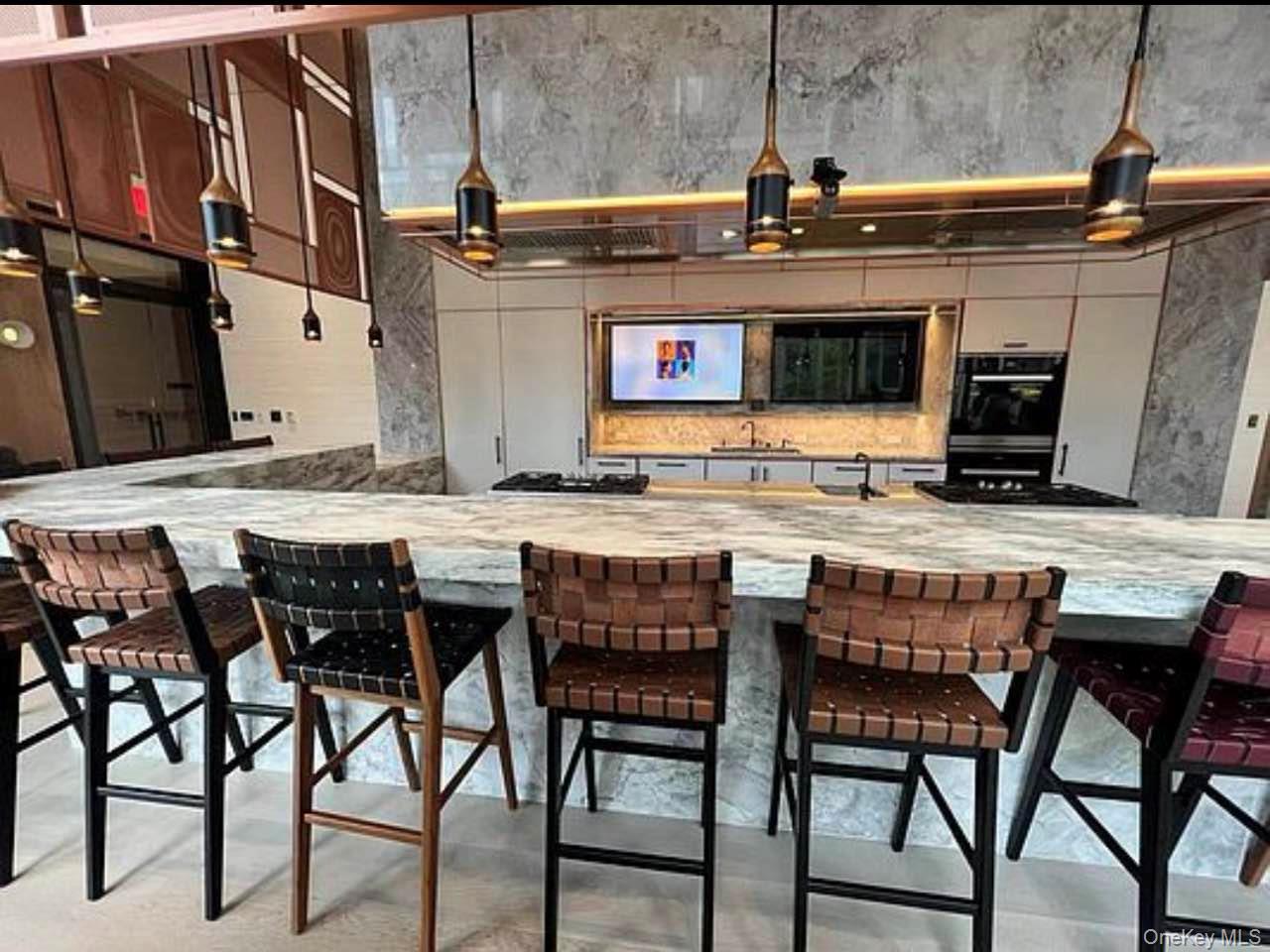 131-03 40th Road # 18E, Flushing, NY 11354