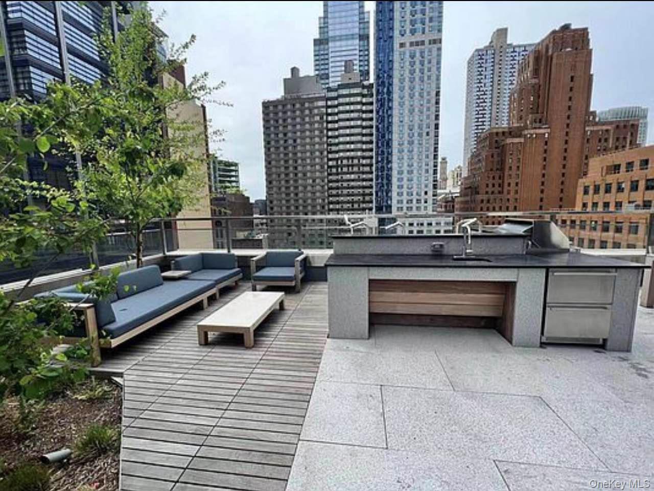 131-03 40th Road # 18E, Flushing, NY 11354