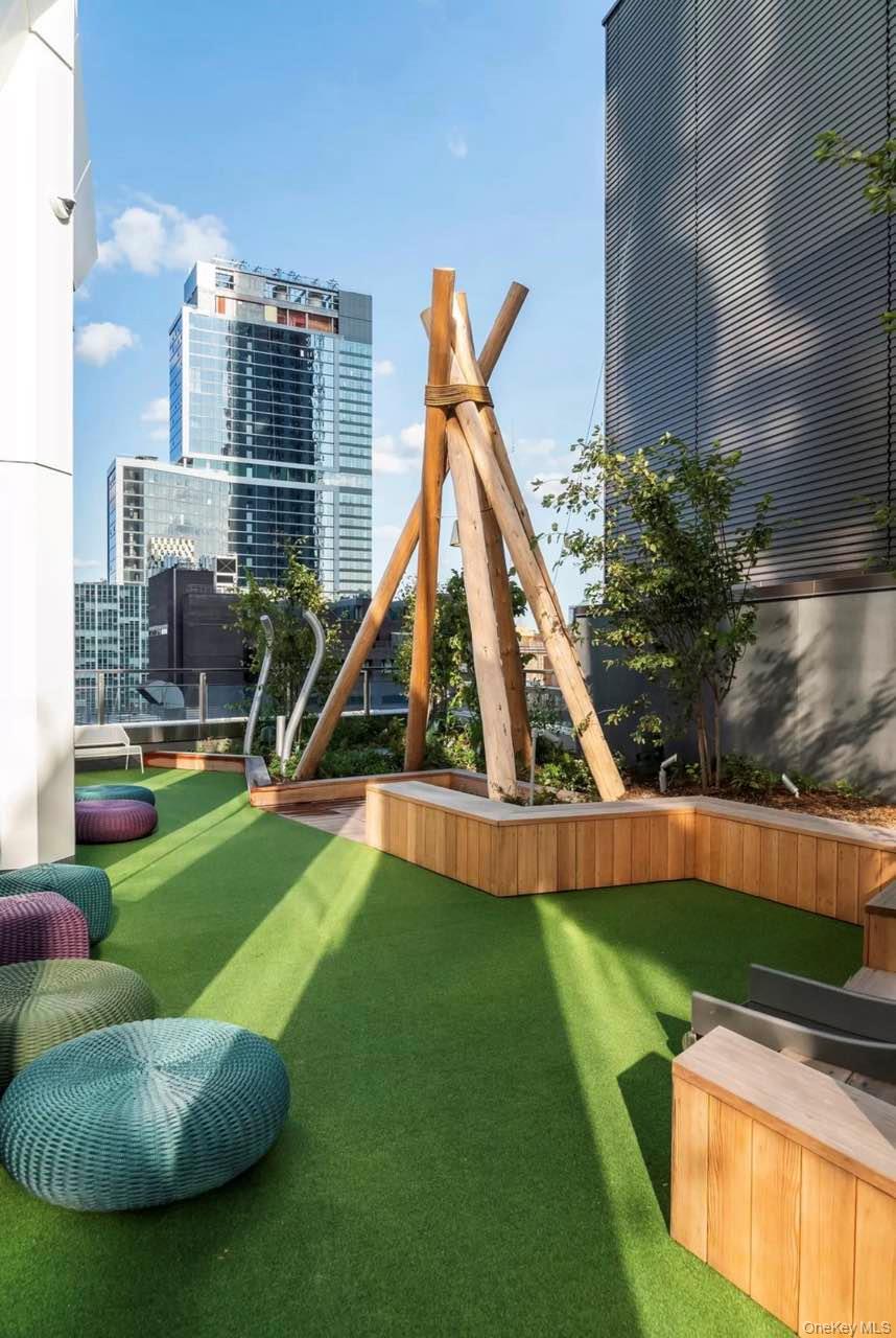 131-03 40th Road # 18E, Flushing, NY 11354