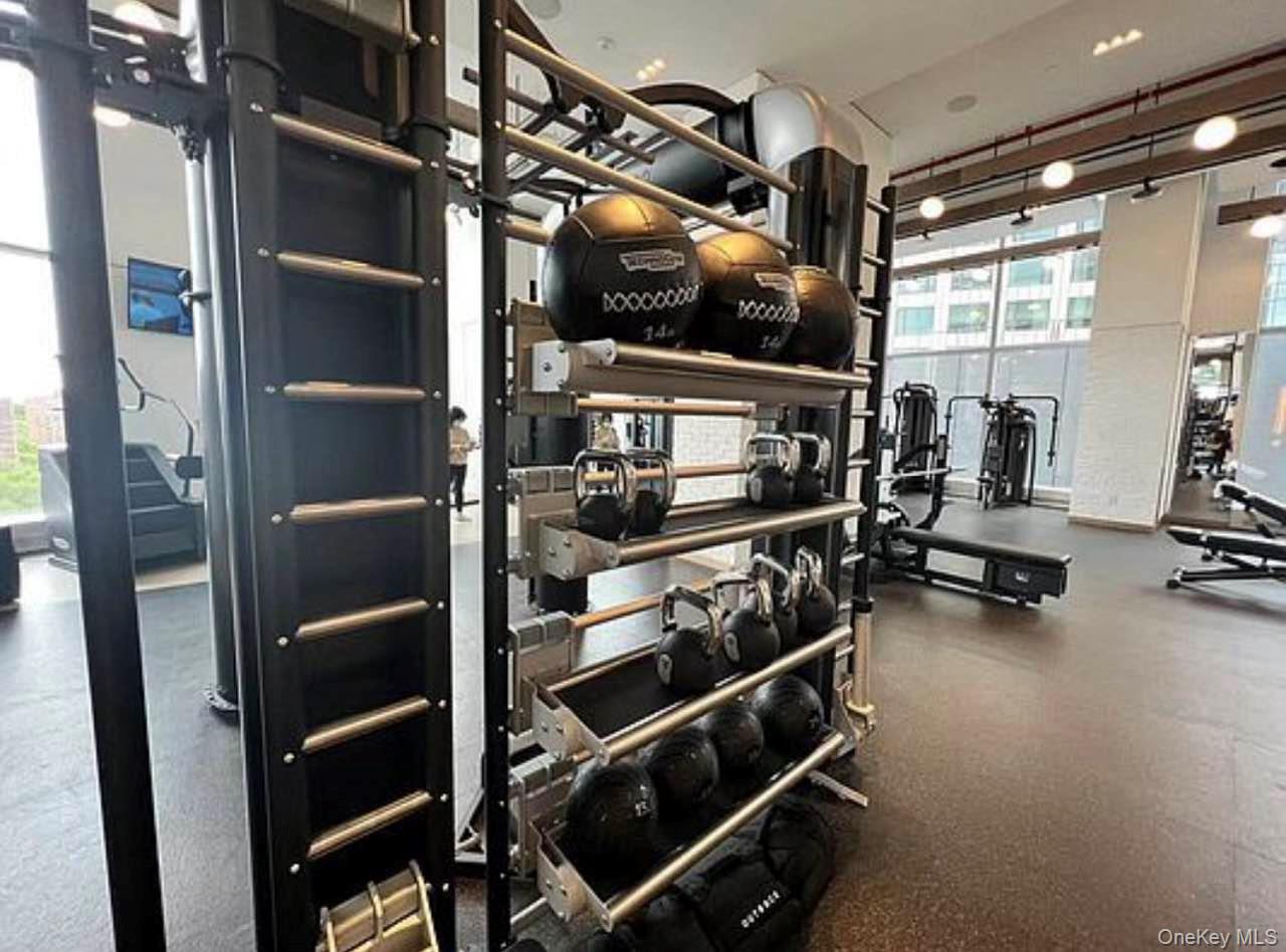 131-03 40th Road # 18E, Flushing, NY 11354