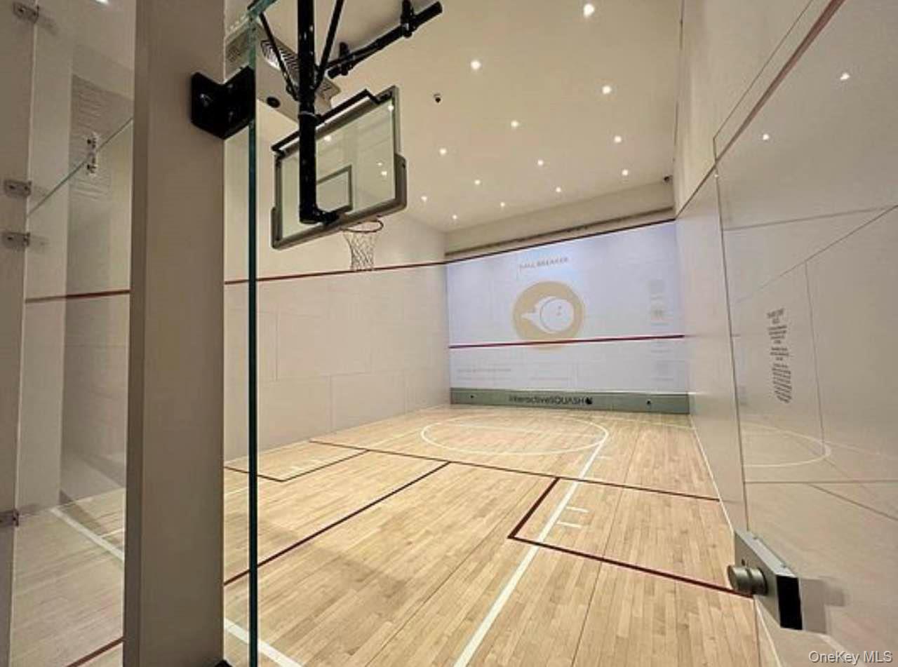 131-03 40th Road # 18E, Flushing, NY 11354