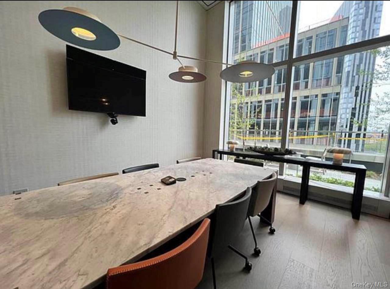 131-03 40th Road # 18E, Flushing, NY 11354