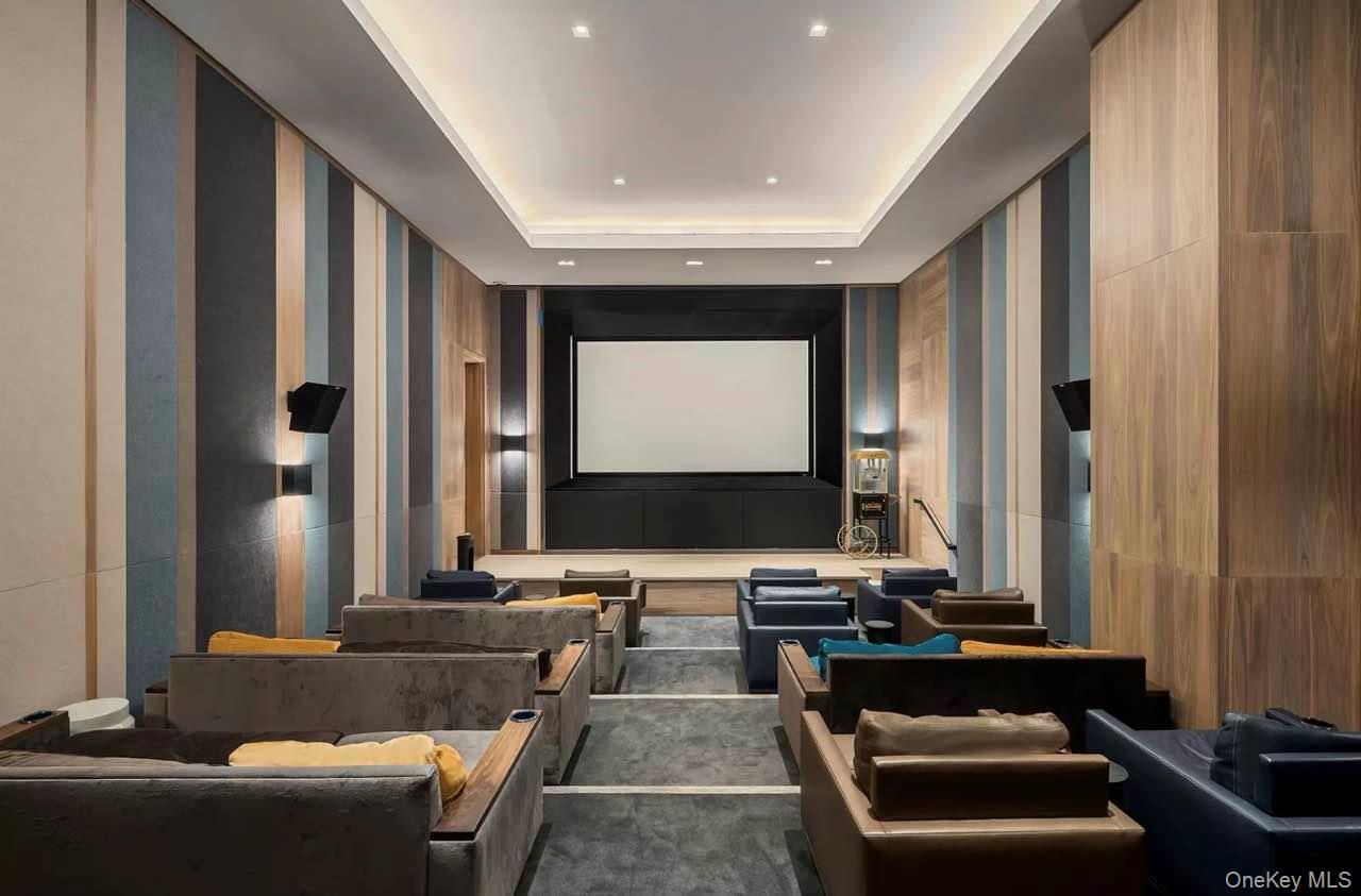 131-03 40th Road # 18E, Flushing, NY 11354