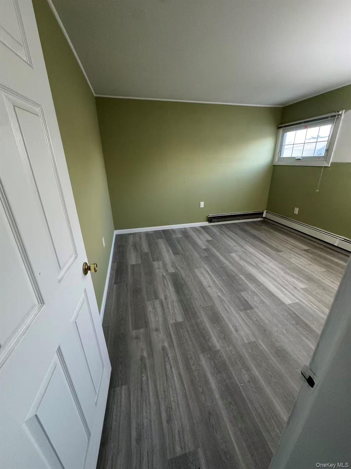 6 Serpentine Lane, Levittown, NY 11756