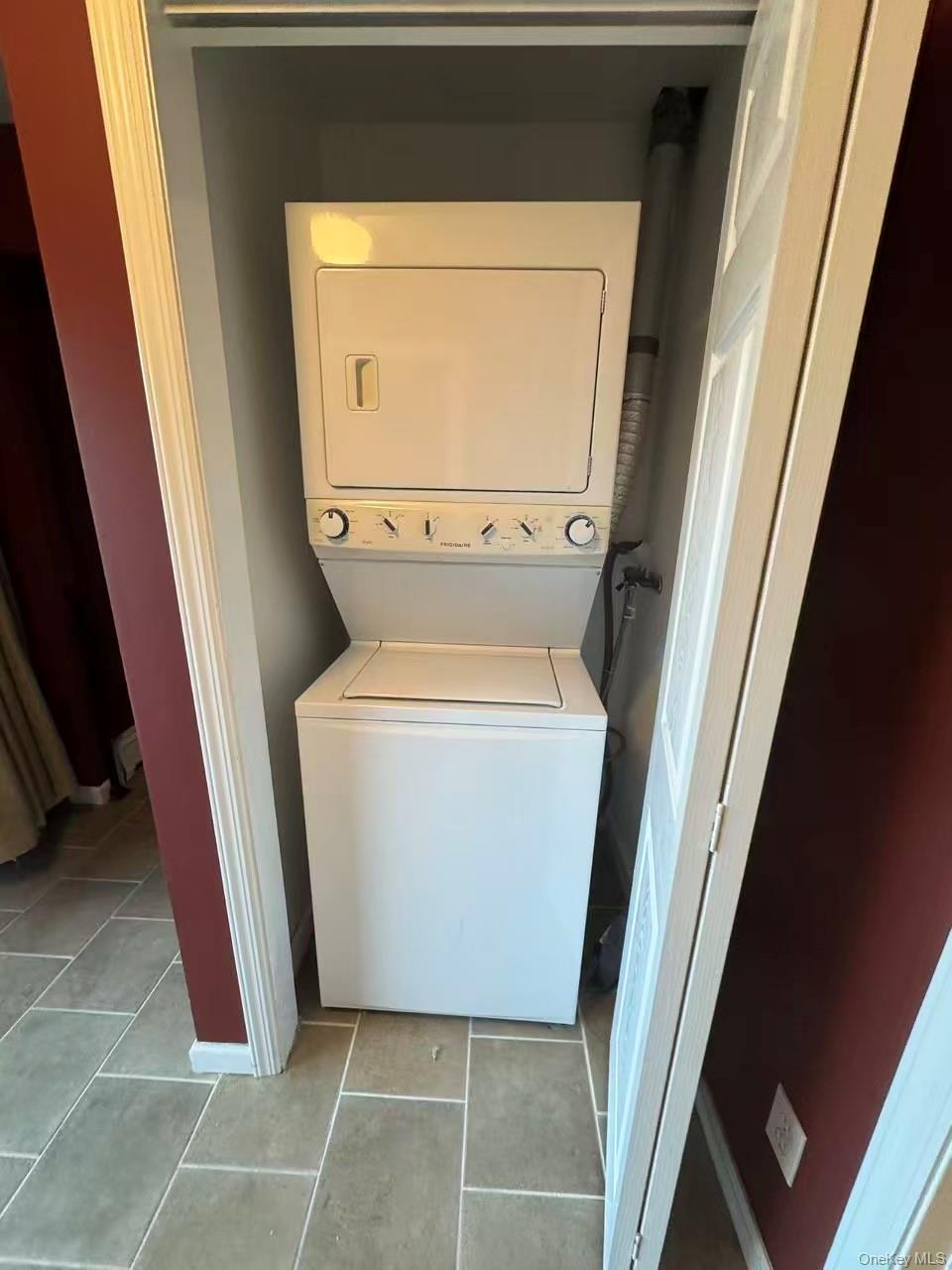 6 Serpentine Lane, Levittown, NY 11756