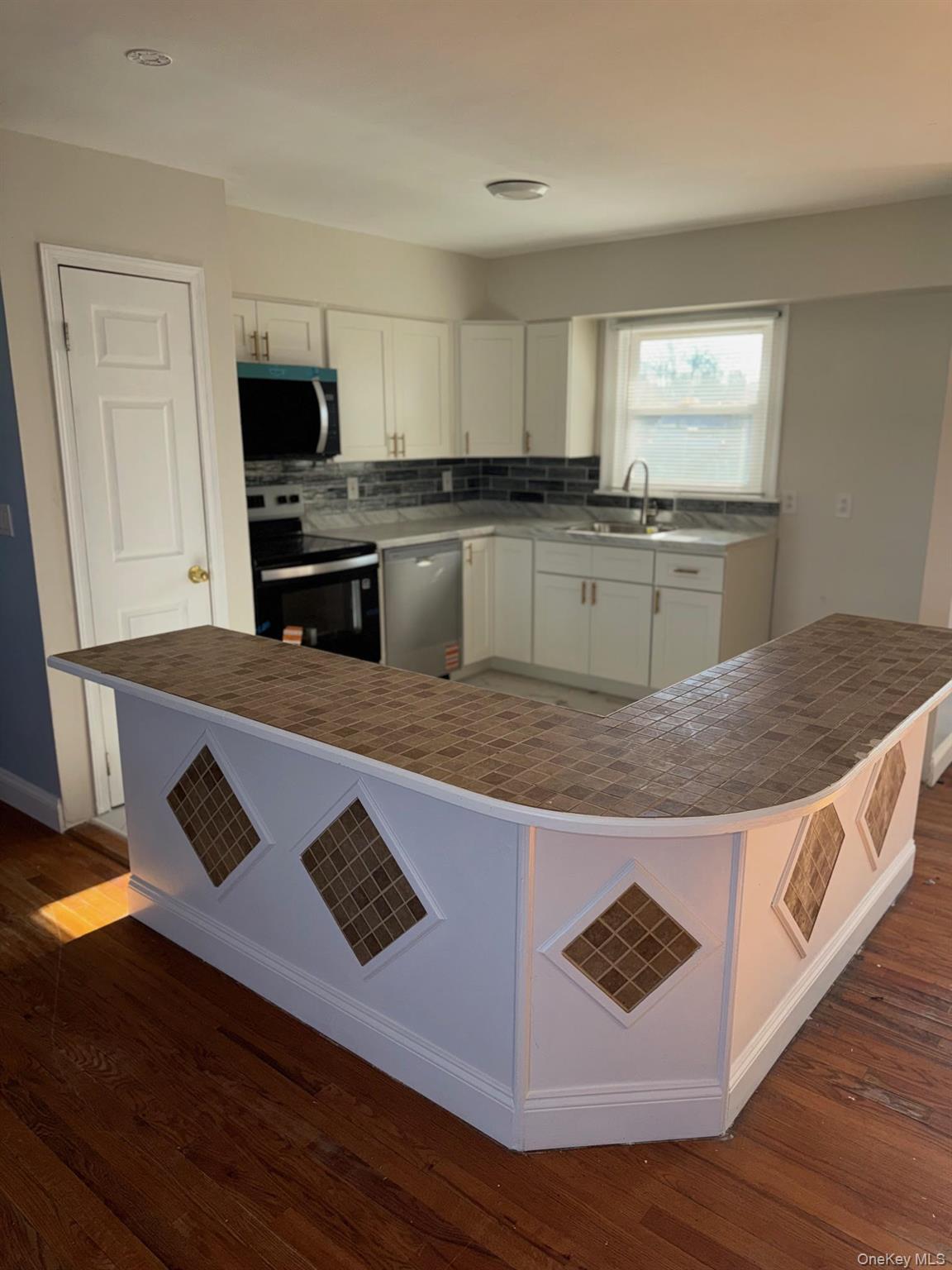 182 New York Avenue, Bay Shore, NY 11706