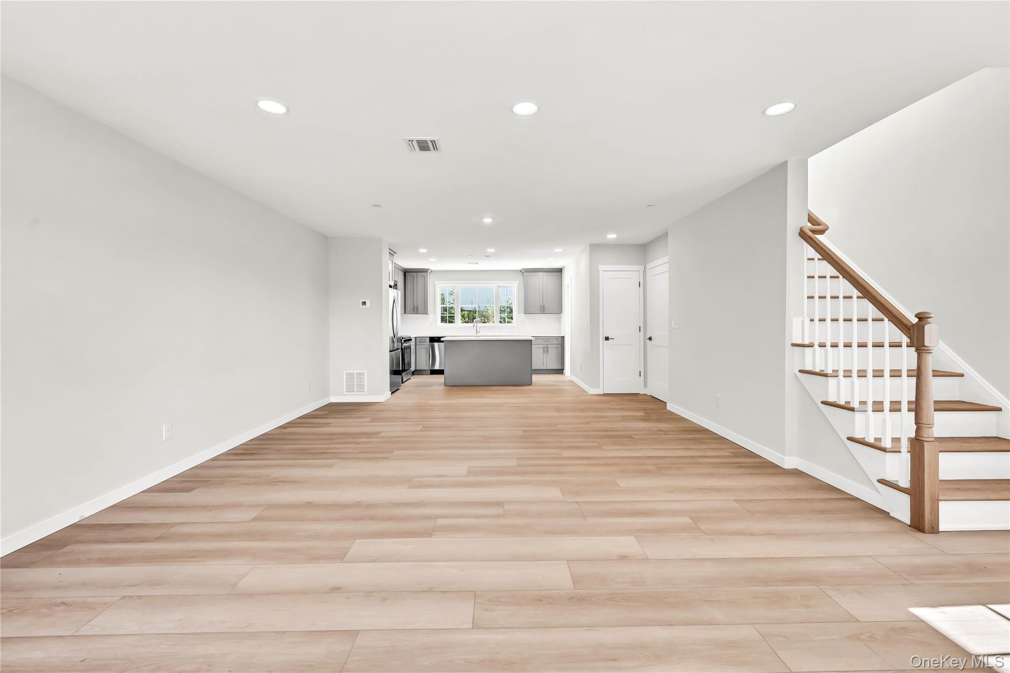 670 E Main Street, Jefferson Valley, NY 10535