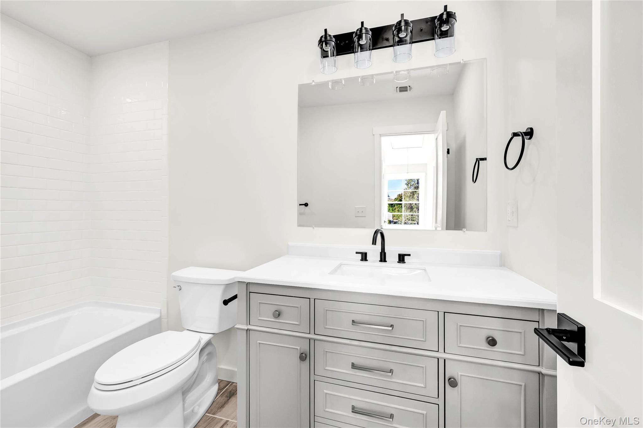 670 E Main Street, Jefferson Valley, NY 10535