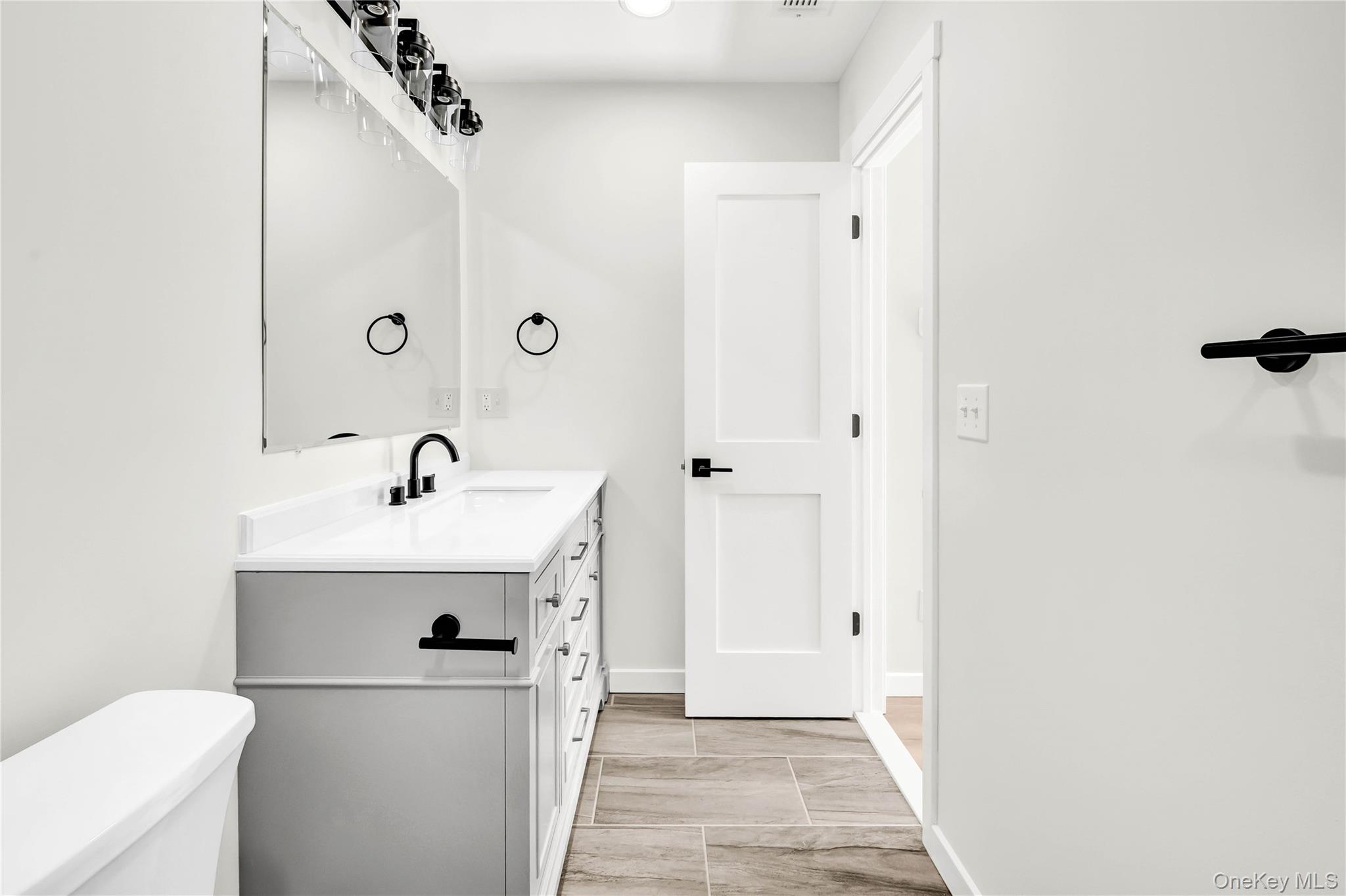 670 E Main Street, Jefferson Valley, NY 10535