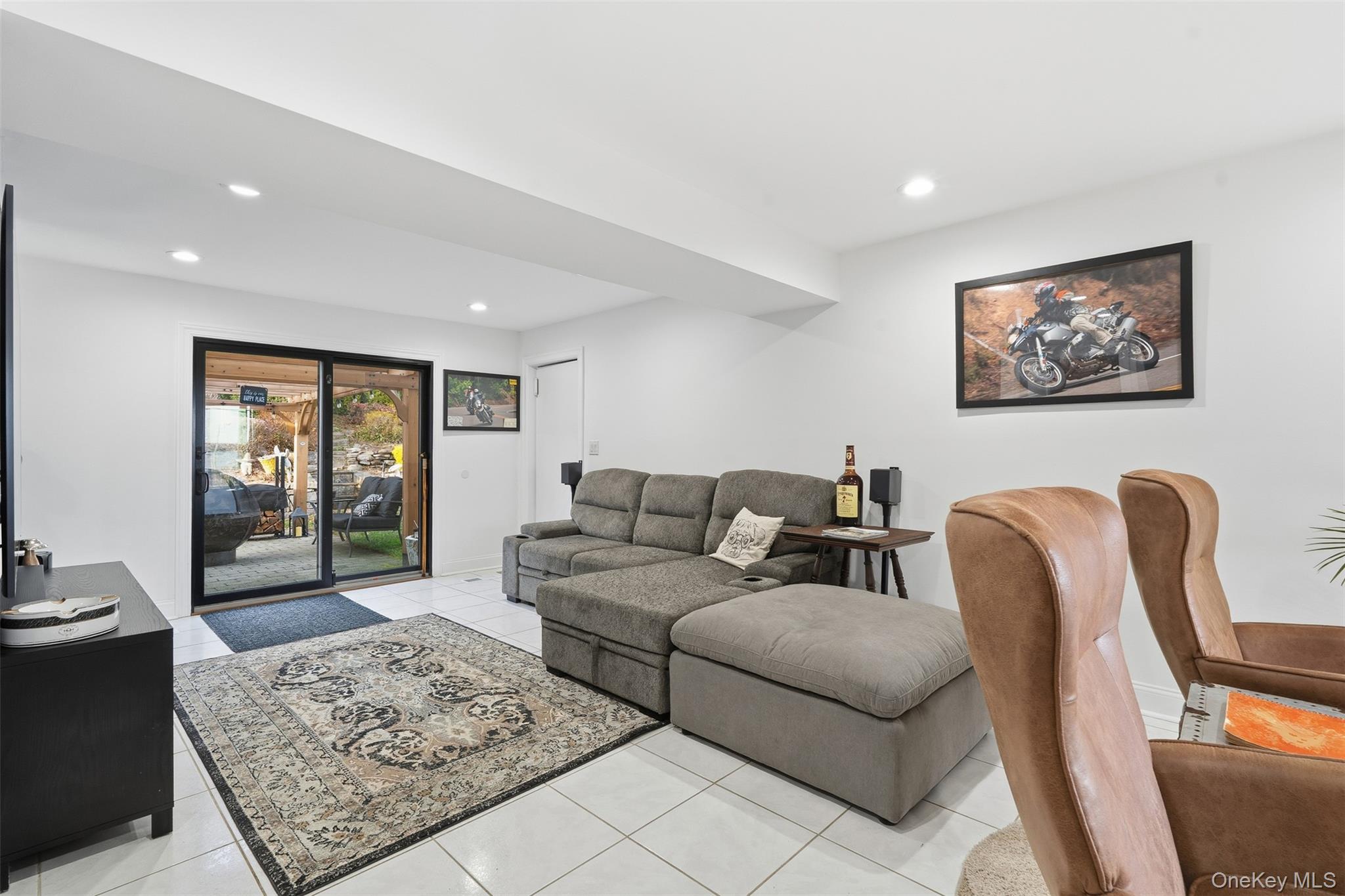 76 Kensington Oval, New Rochelle, NY 10805